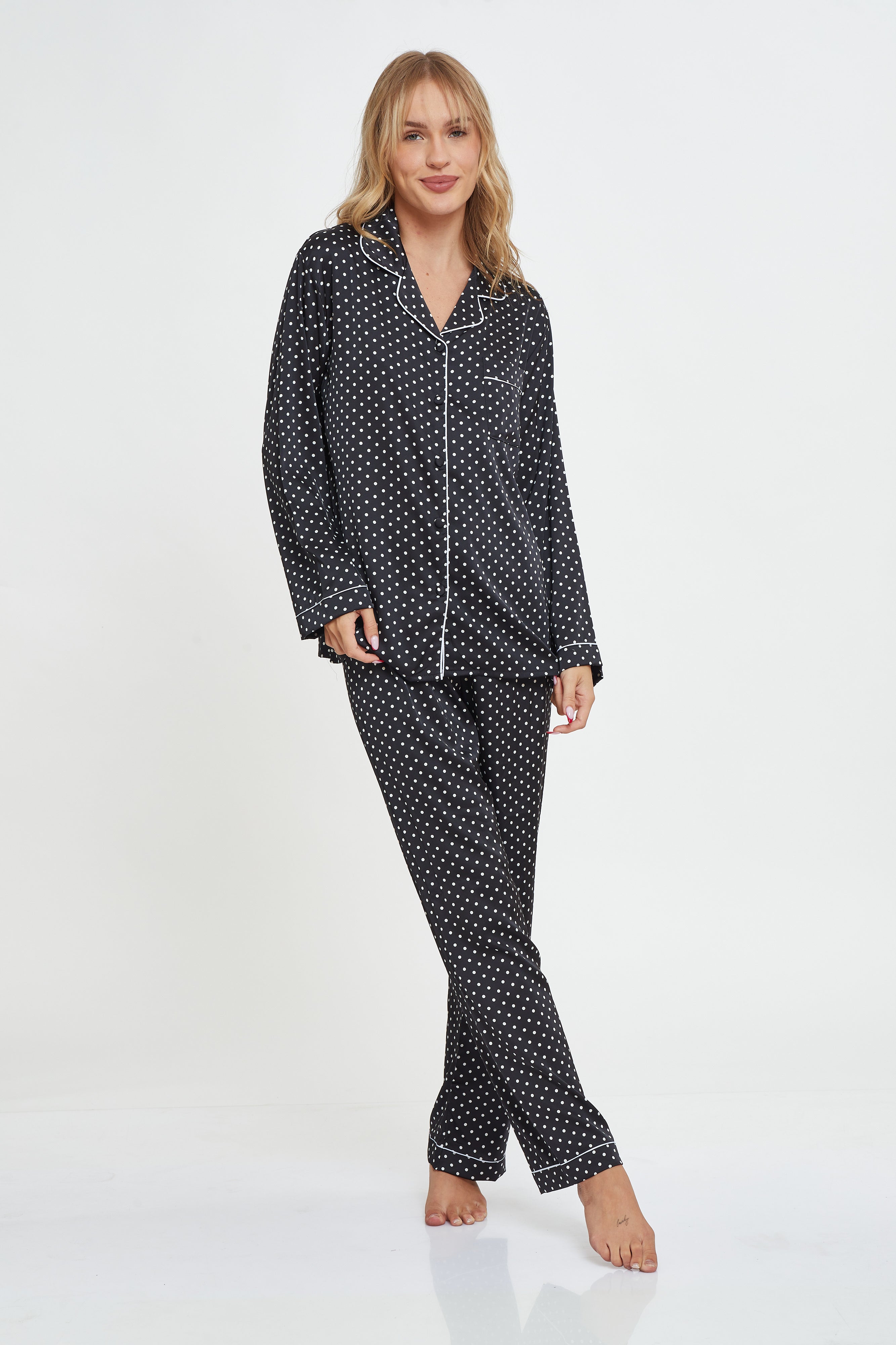 חליפת סאטן מכופתרת נקודות