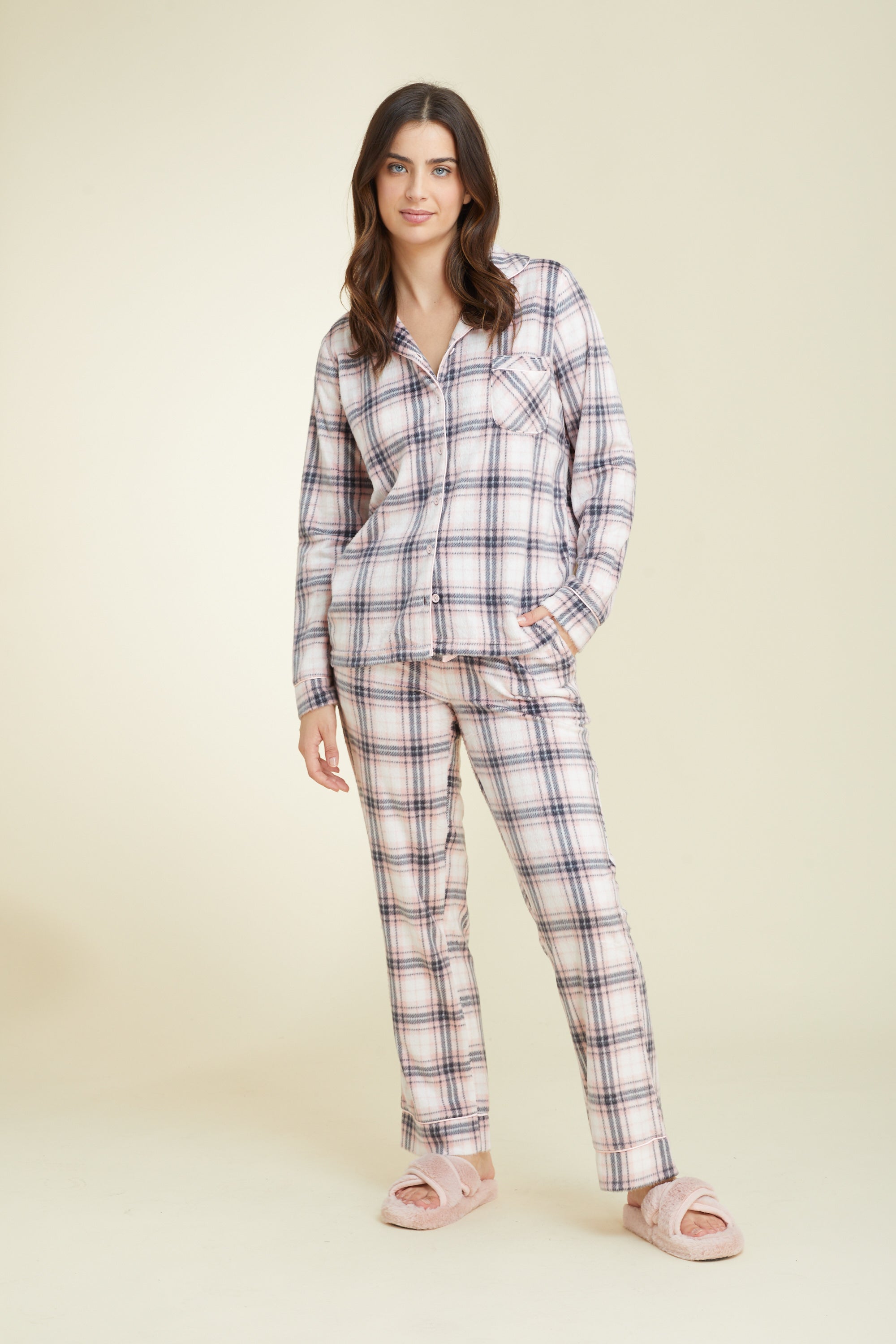 סט פיג'מה מכופתרת בד מינק מפנק