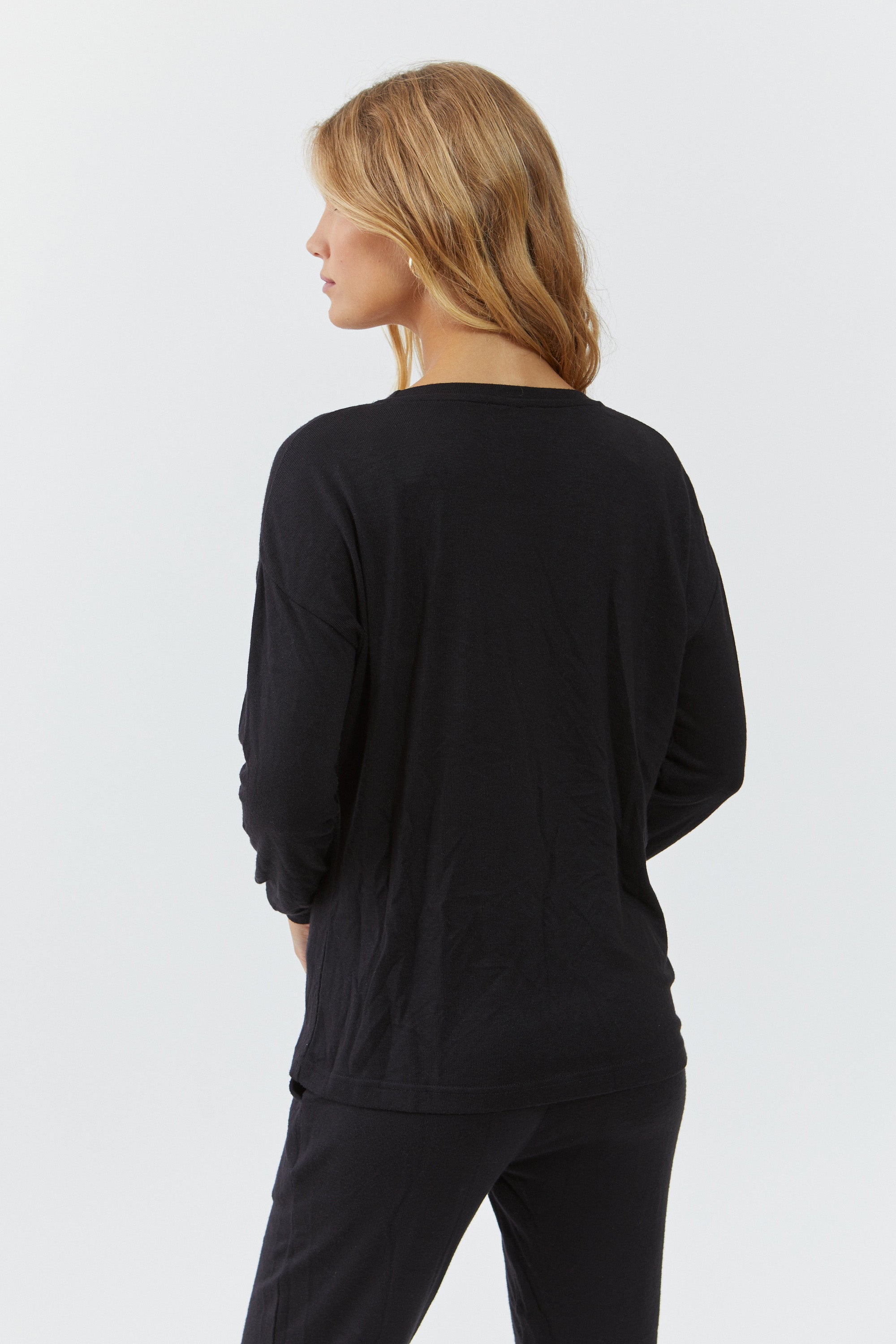 חולצה סרוגה עם צווארון עגול