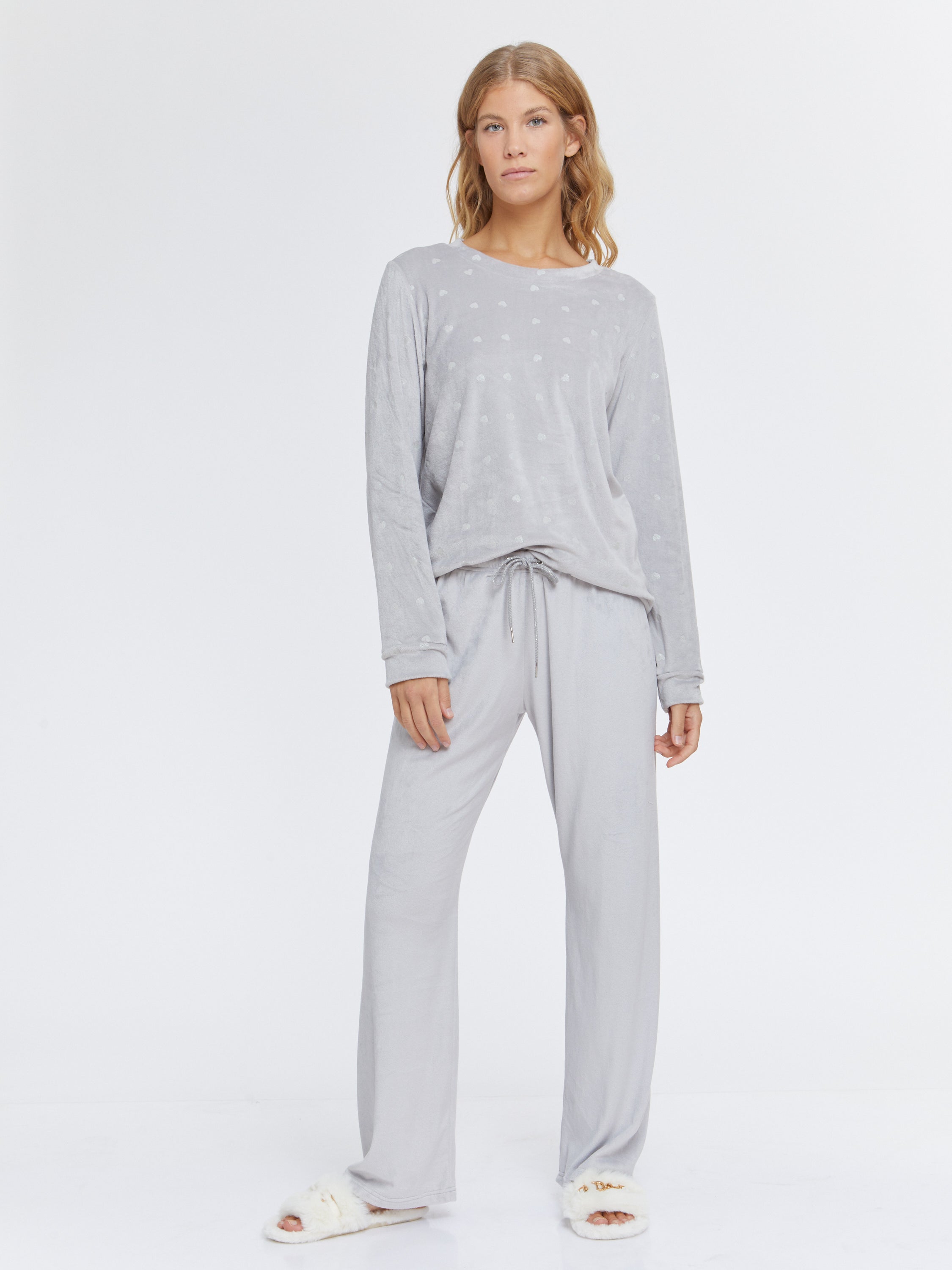 סט פיג'מת קטיפה עם לבבות נוצצים