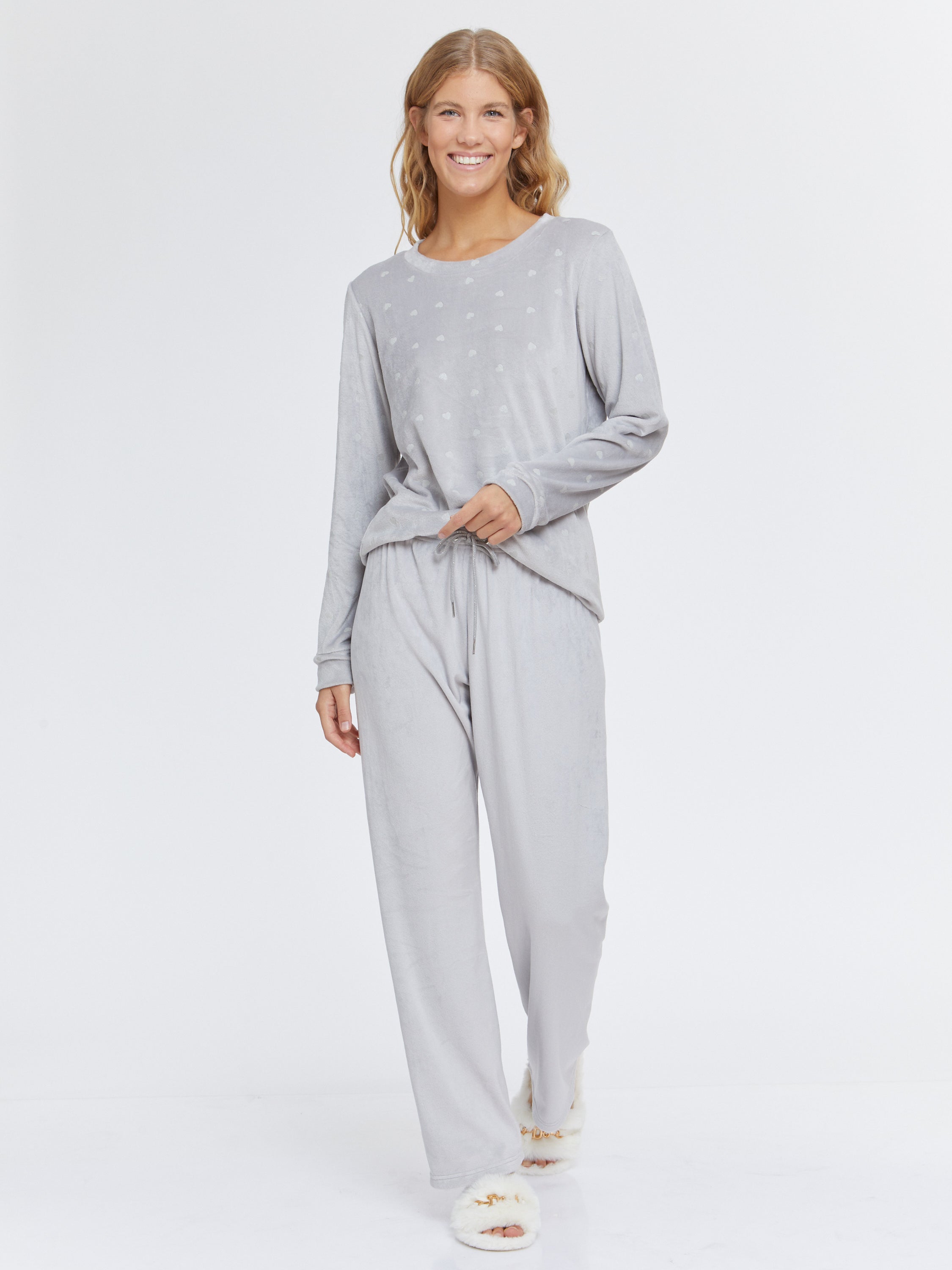 סט פיג'מת קטיפה עם לבבות נוצצים