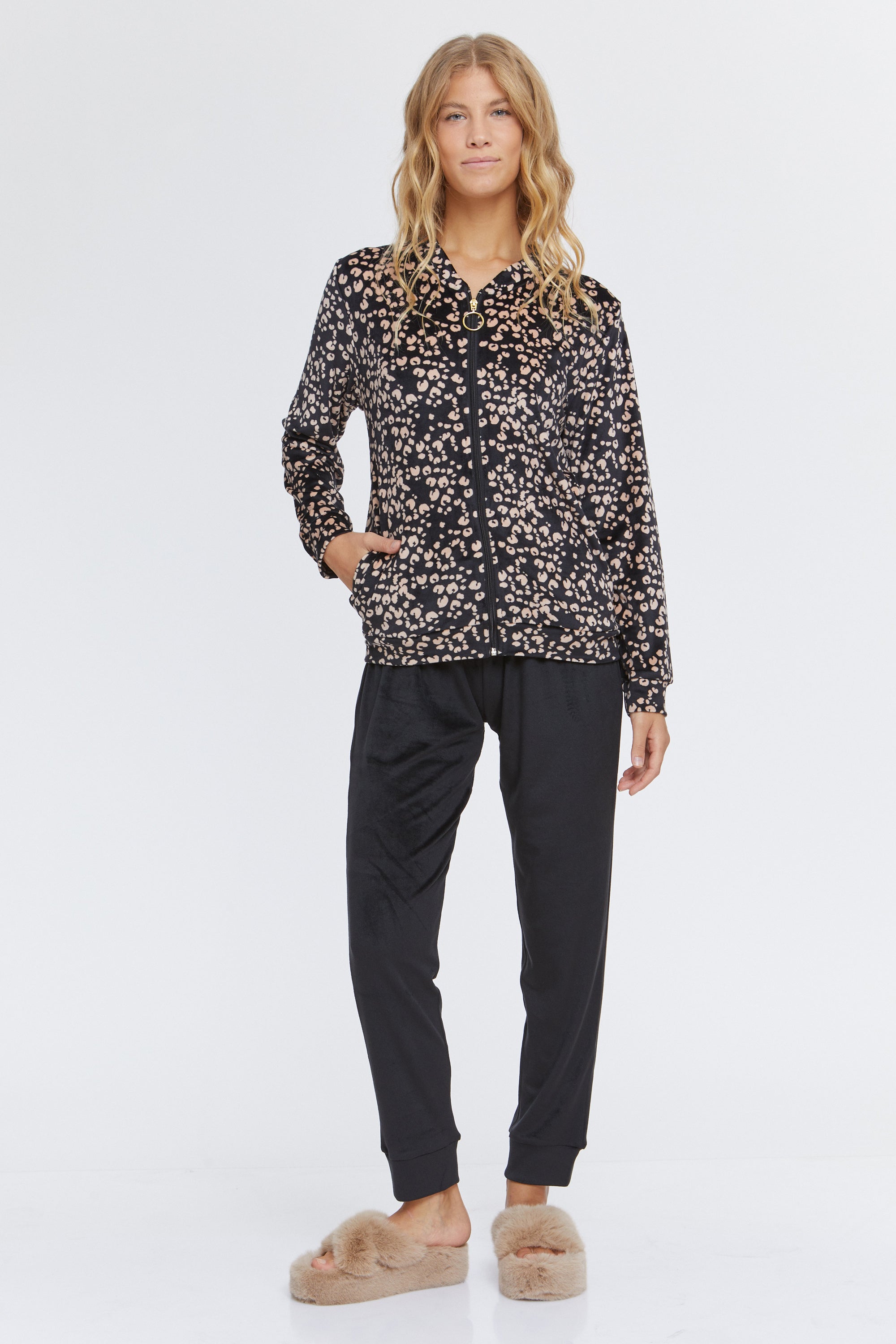 חליפת פנאי לאופרד