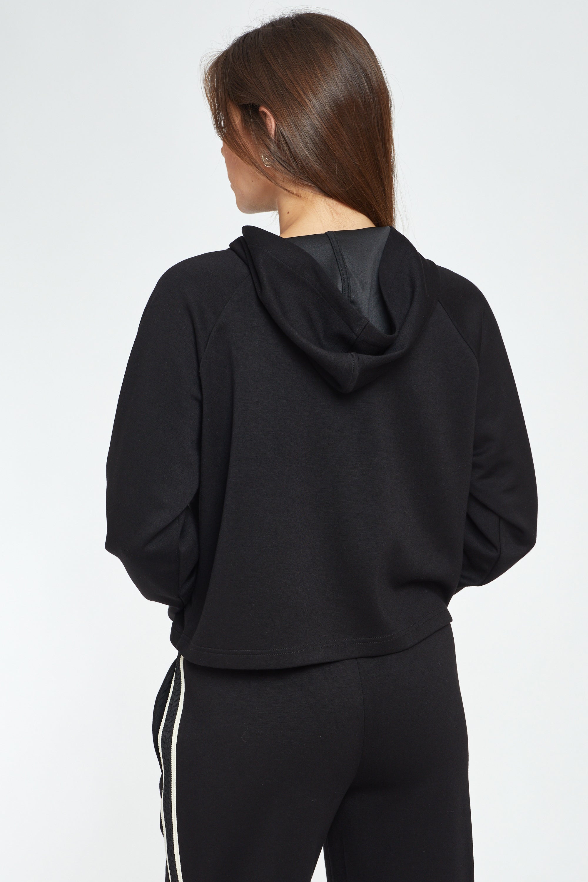 חליפת פנאי שרוך קידמי עם כובע