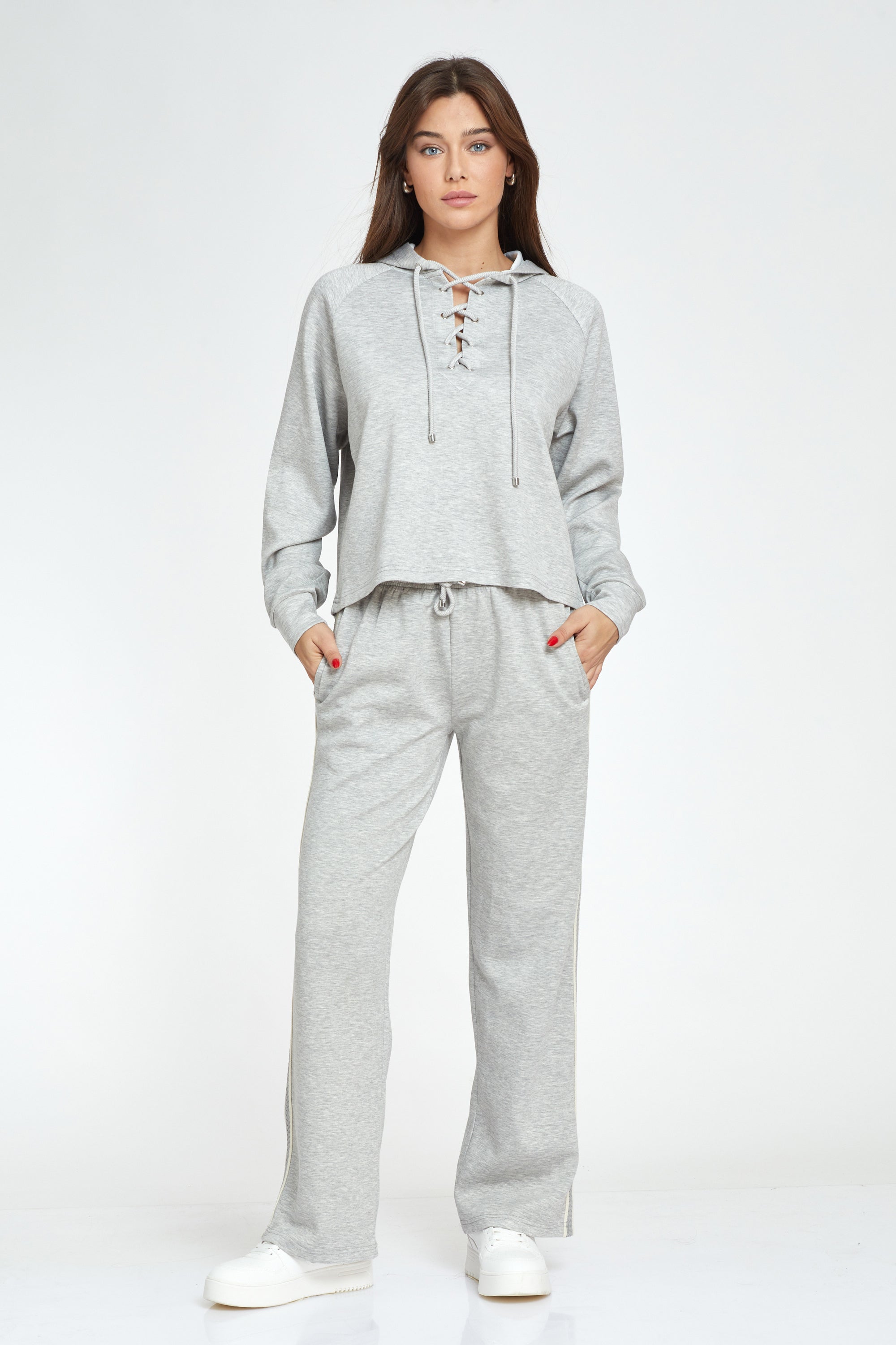 חליפת פנאי שרוך קידמי עם כובע