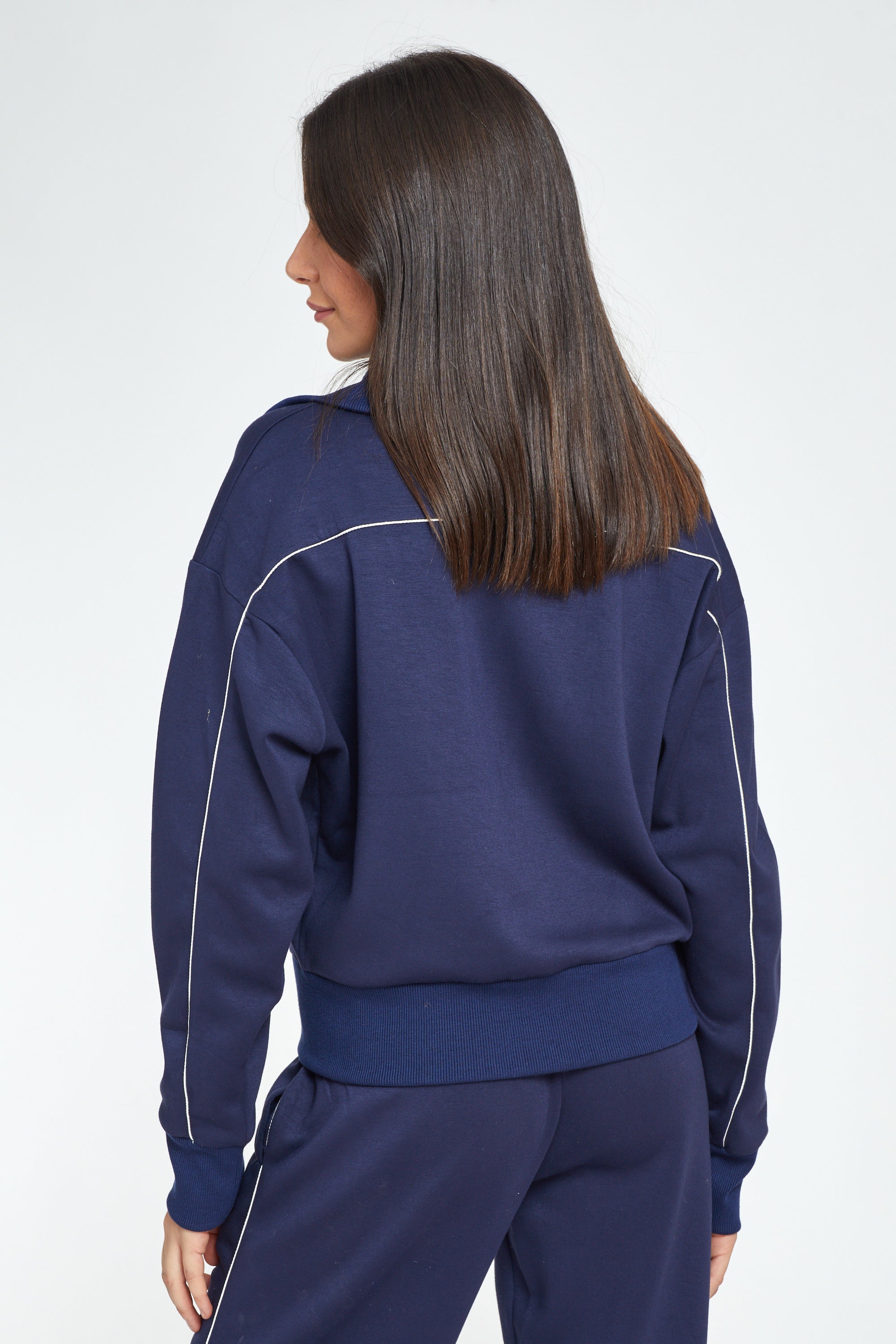 חליפת פנאי צוואר גבוה בלי כיסים