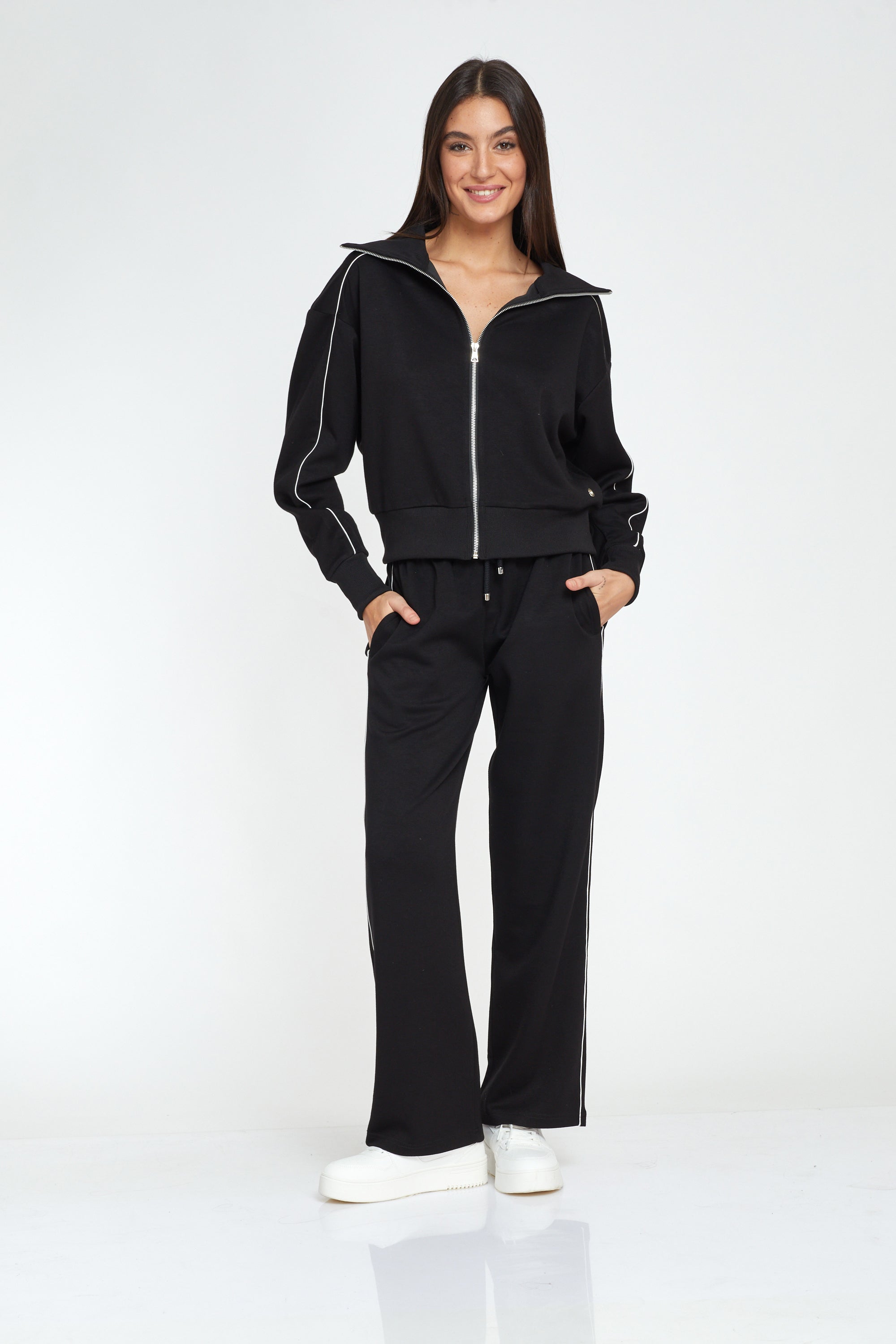 חליפת פנאי צוואר גבוה בלי כיסים