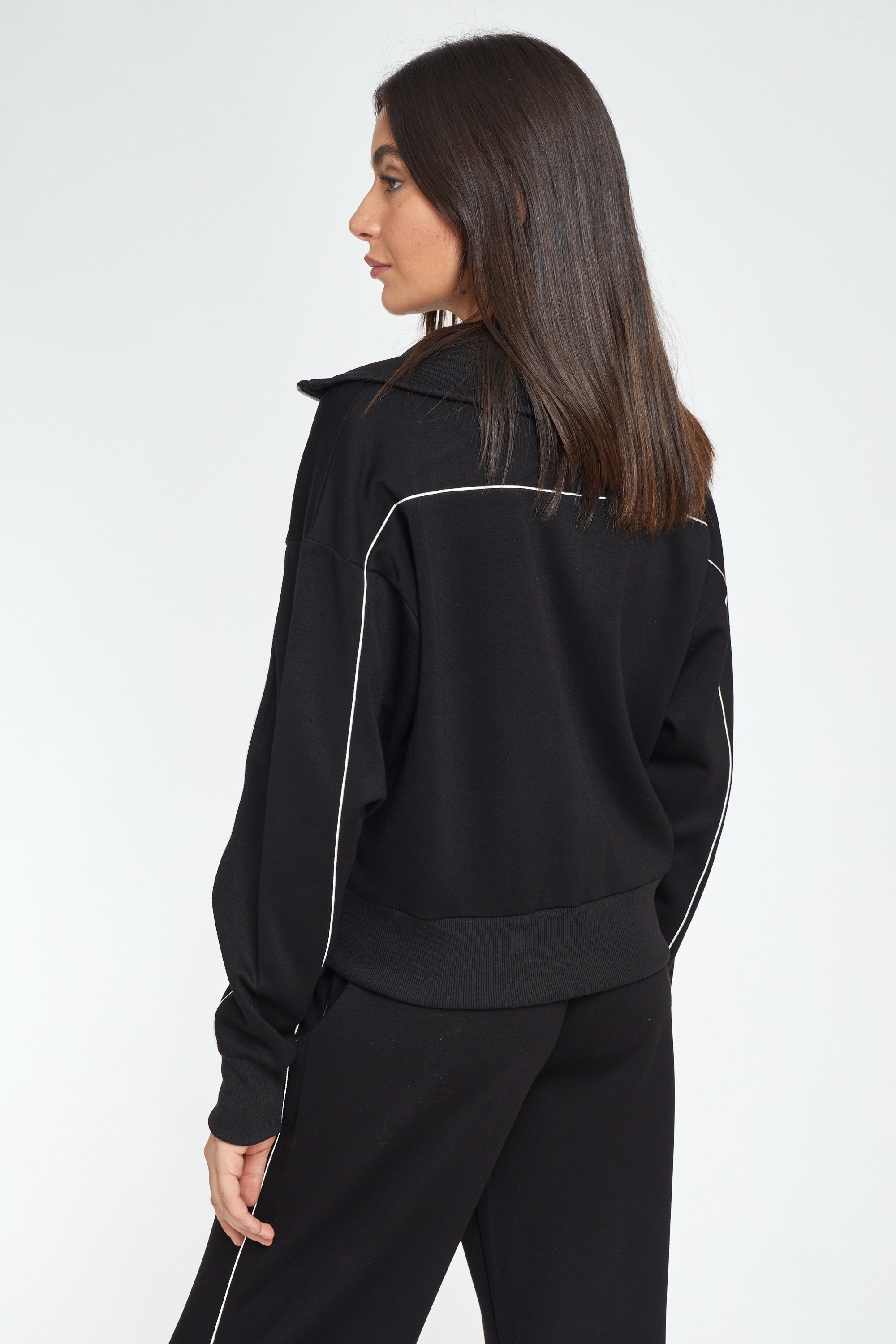 חליפת פנאי צוואר גבוה בלי כיסים