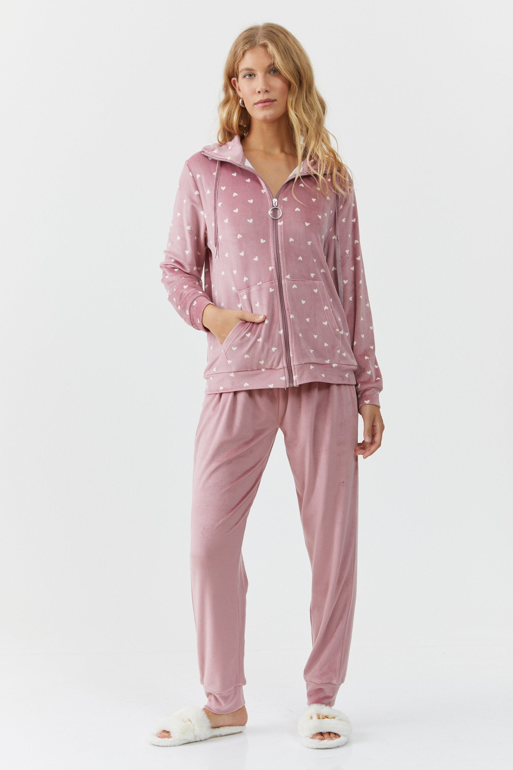 חליפת פנאי ריצ'רץ' לבבות קטיפה