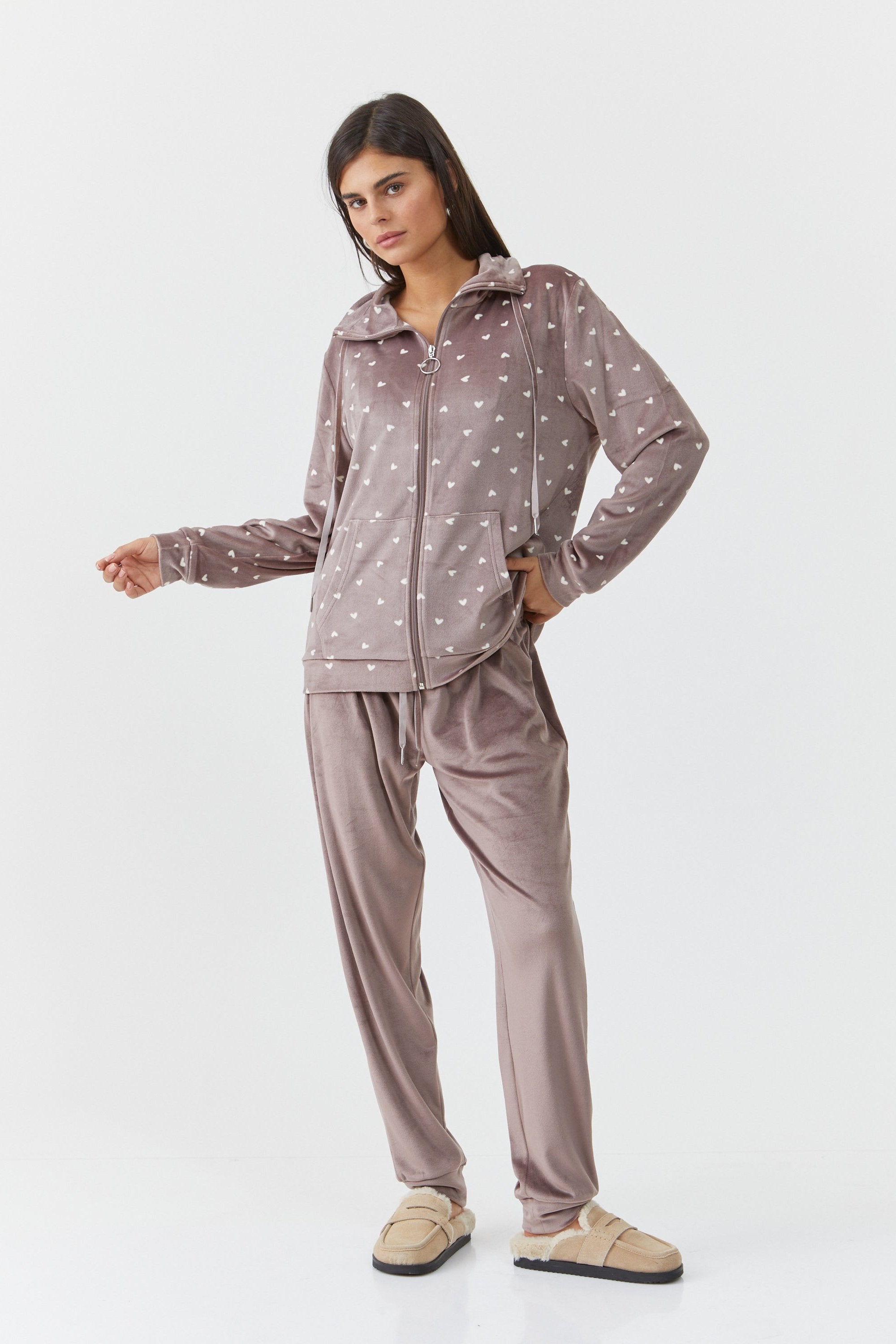 חליפת פנאי ריצ'רץ' לבבות קטיפה