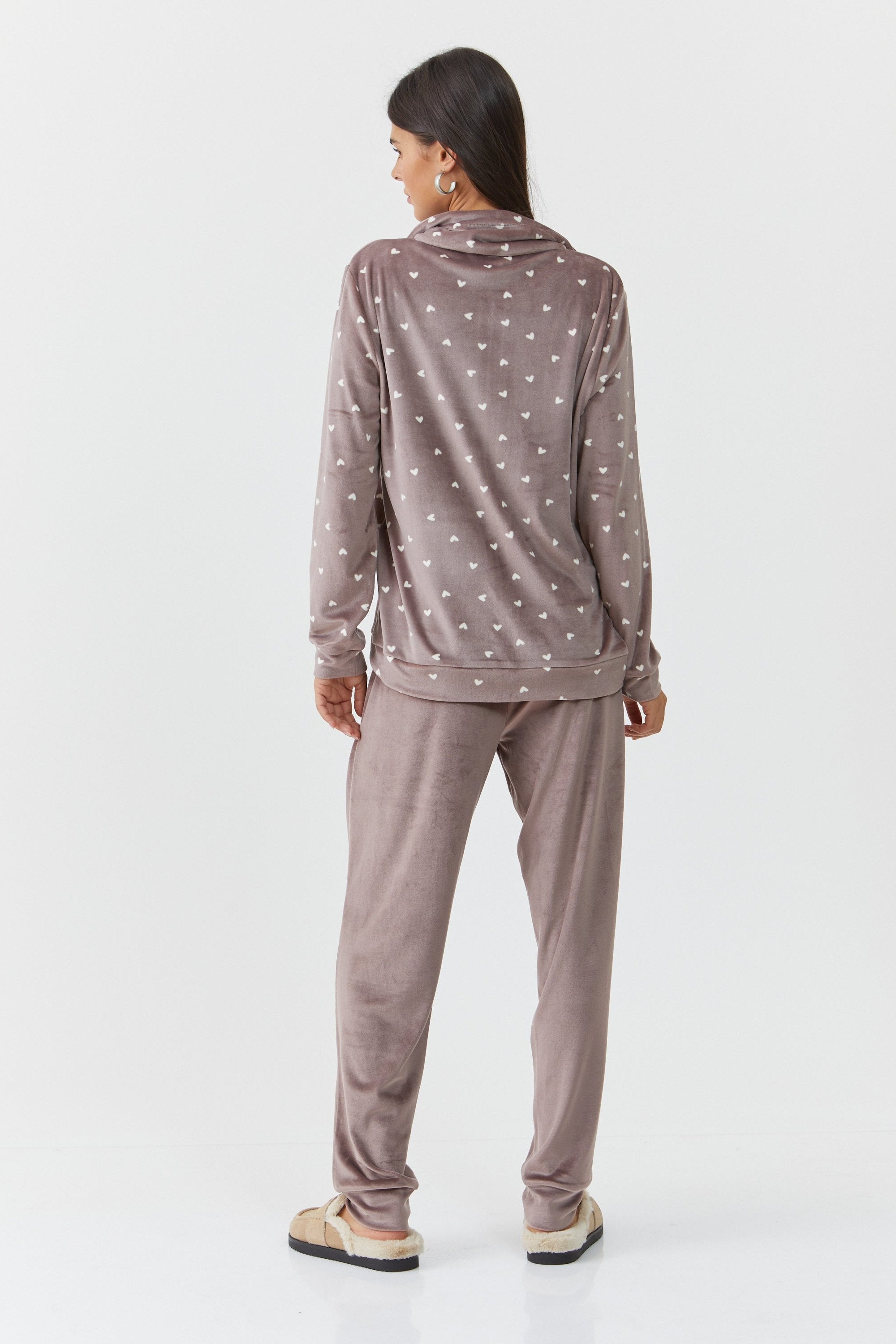 חליפת פנאי ריצ'רץ' לבבות קטיפה