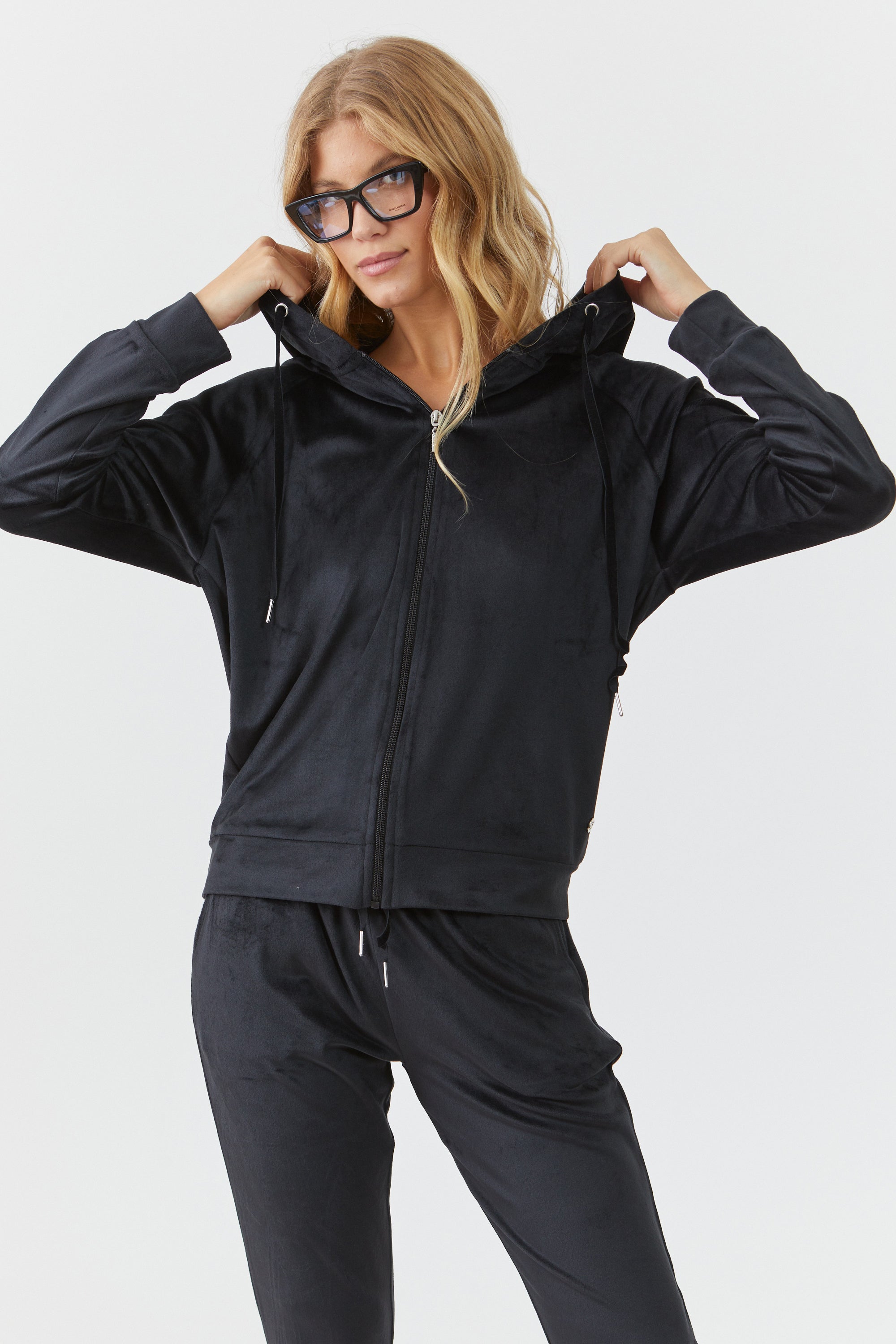 חליפת פנאי קפוצ'ון קטיפה