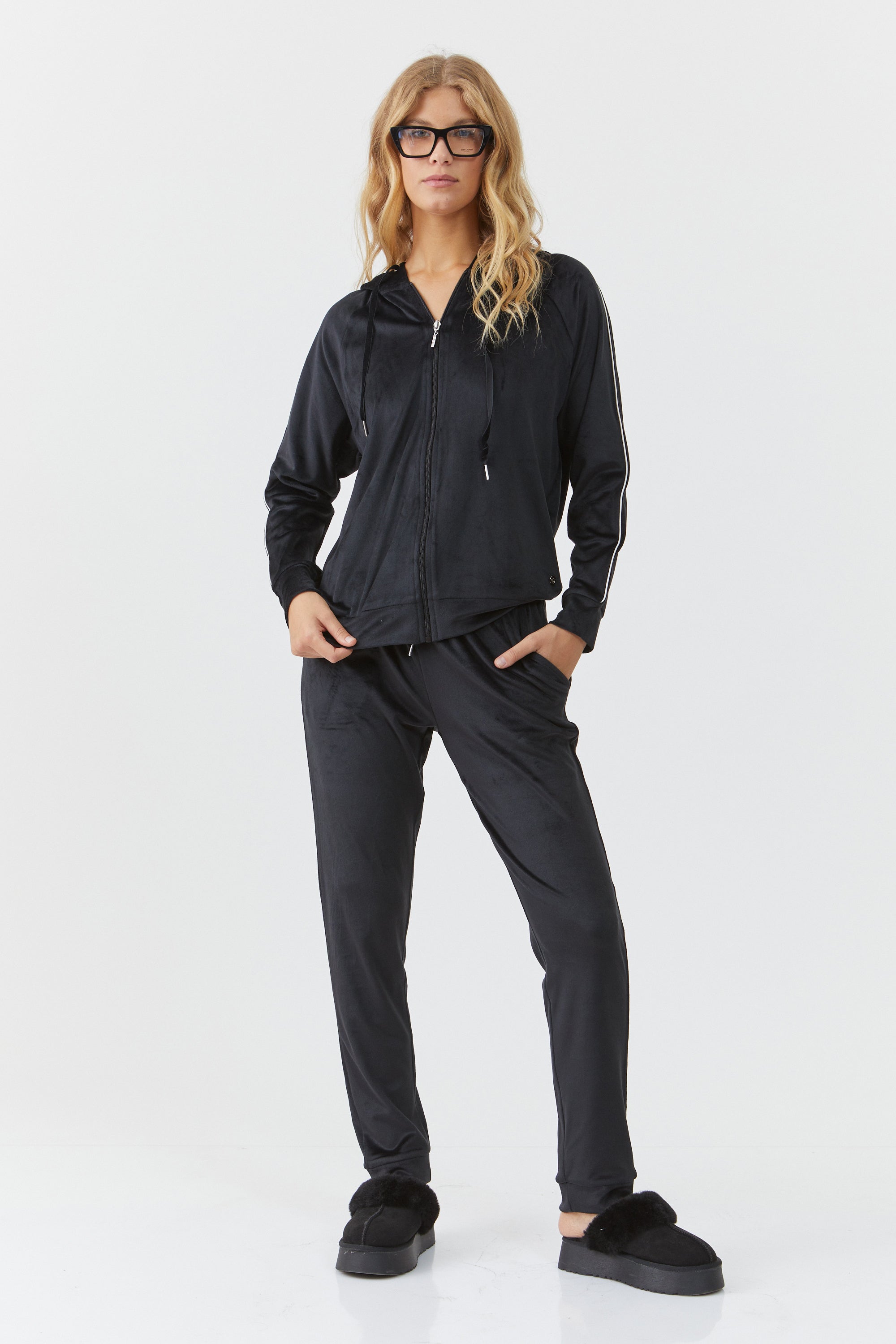 חליפת פנאי קפוצ'ון קטיפה