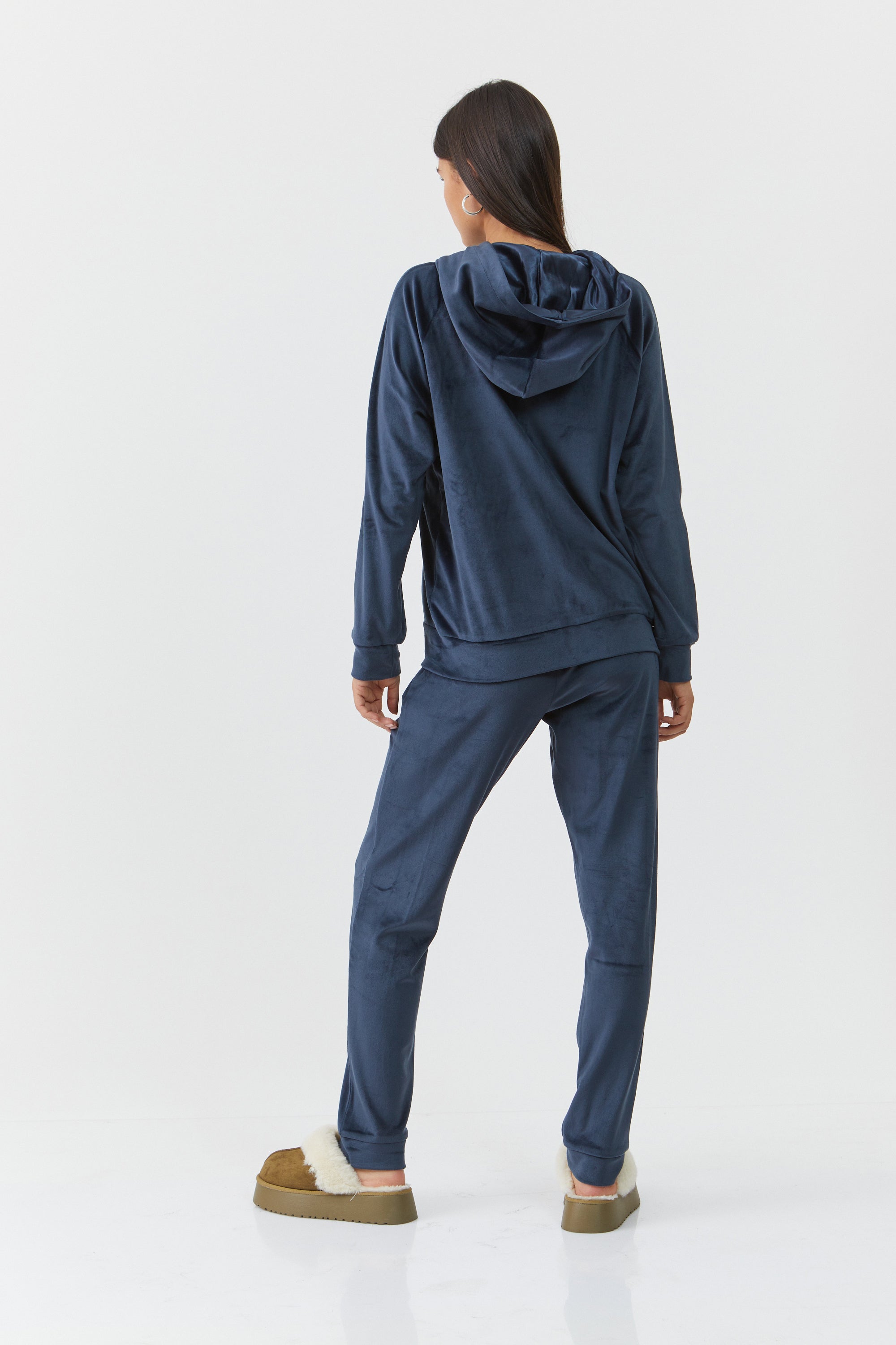 חליפת פנאי קפוצ'ון קטיפה