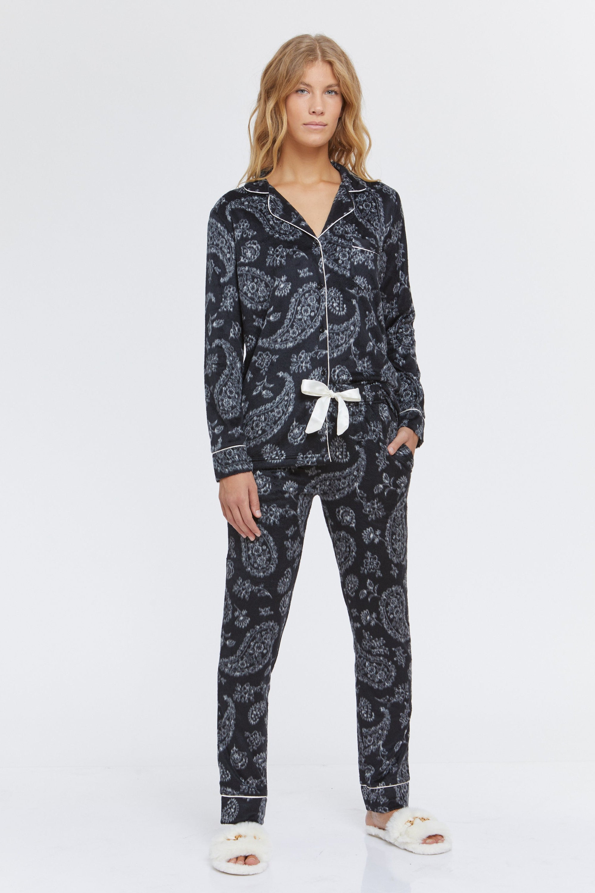 פיג'מה מכופתרת פייזלי מינק