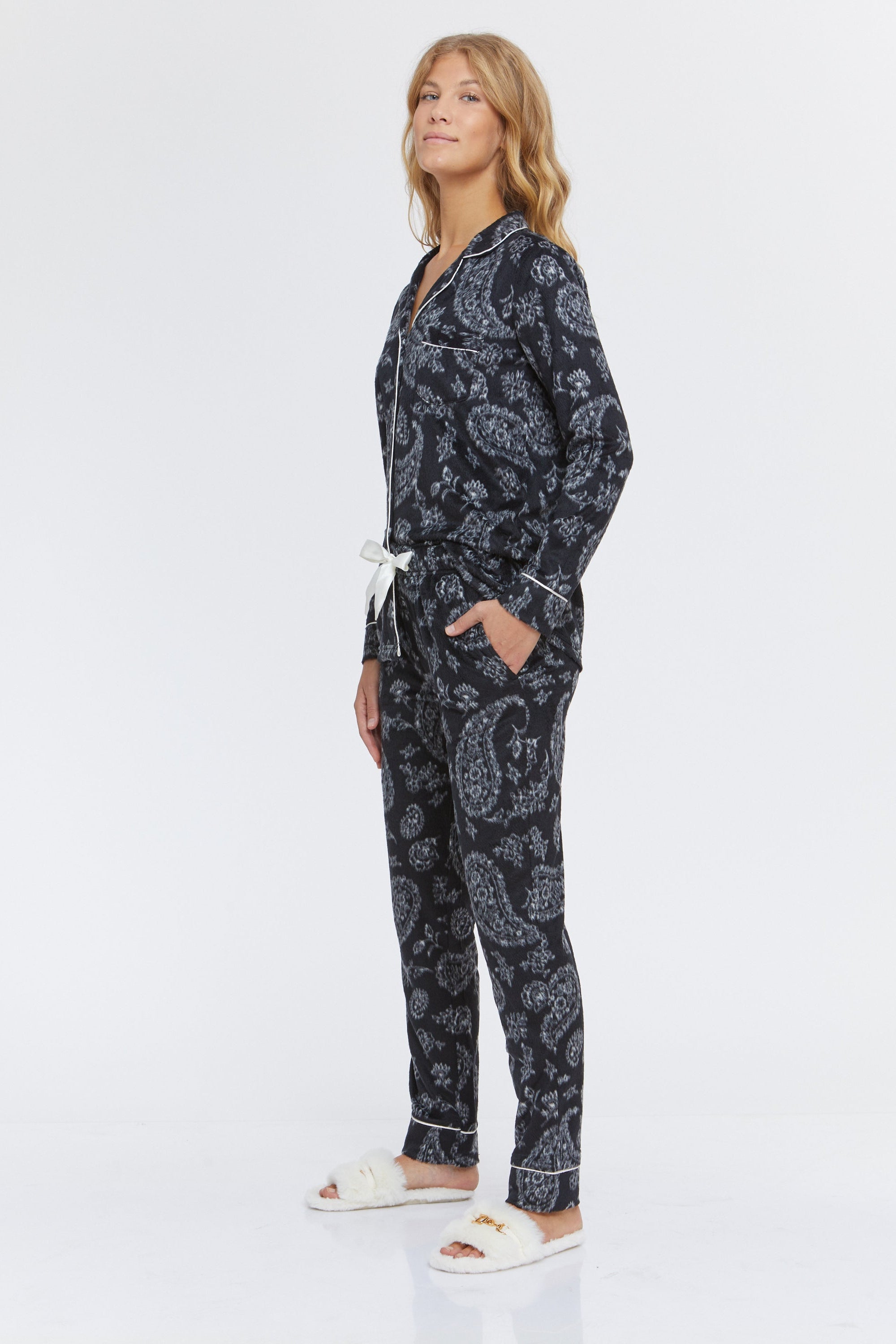 פיג'מה מכופתרת פייזלי מינק