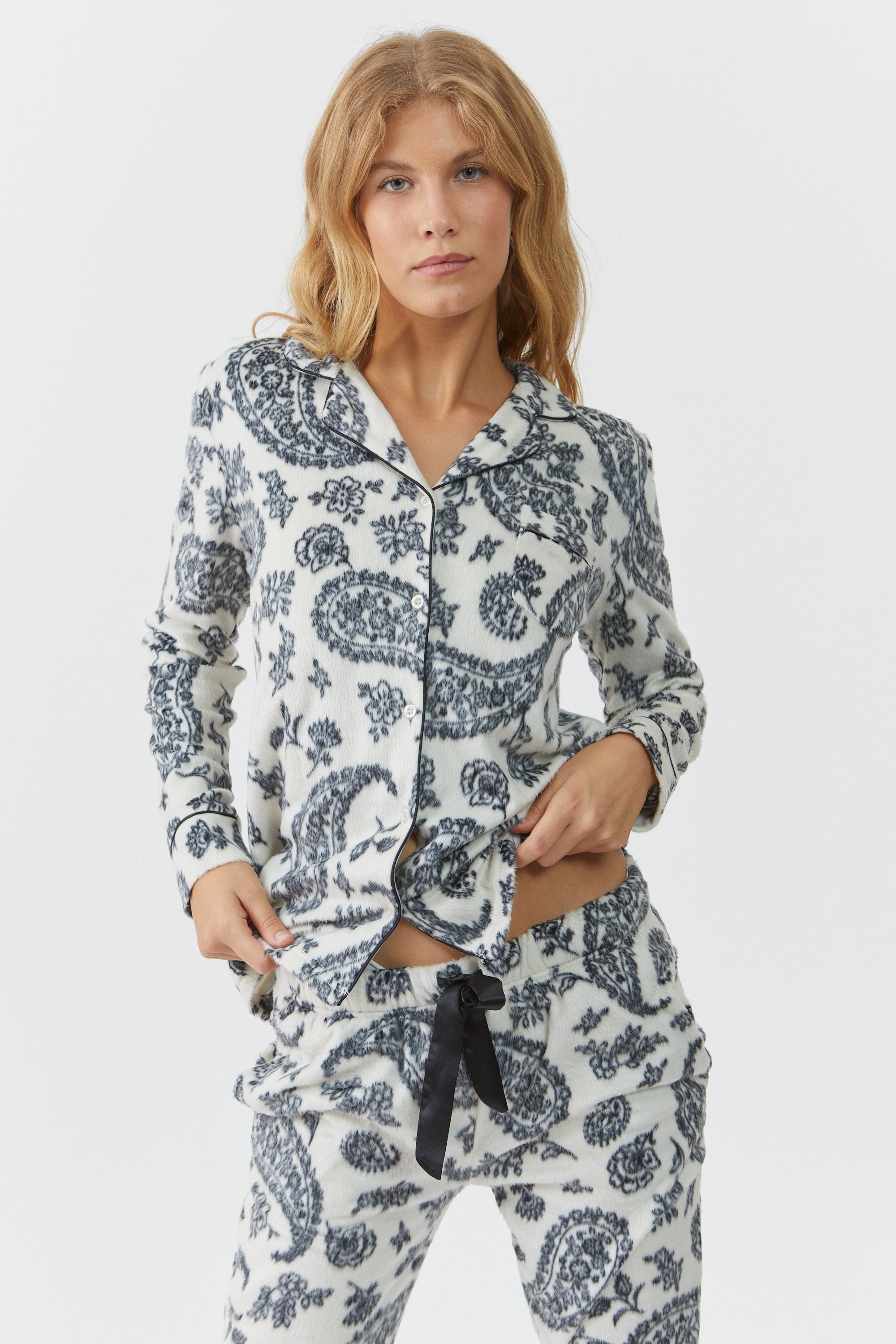 פיג'מה מכופתרת פייזלי מינק