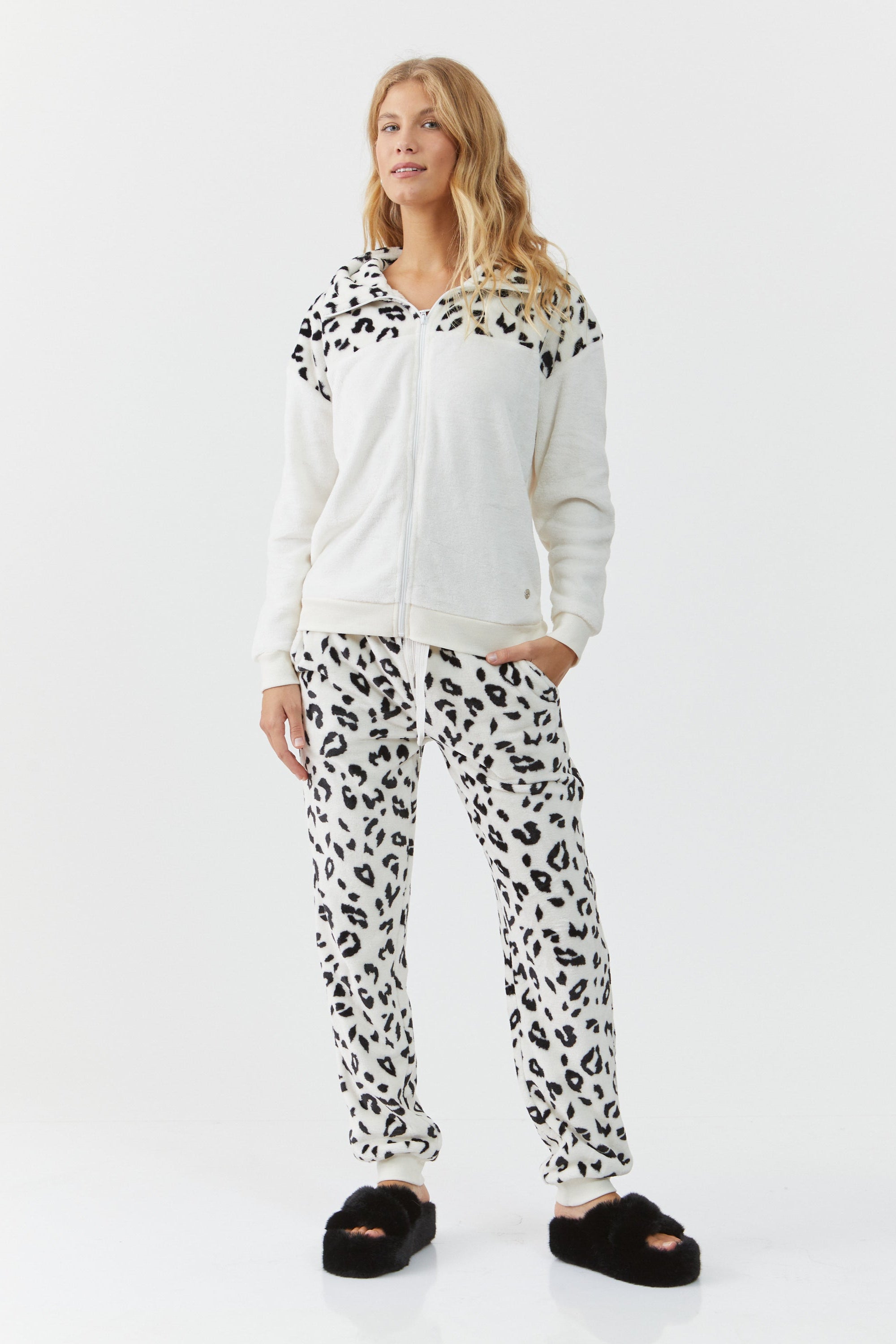 סט חליפת פנאי פלאפי טייגר