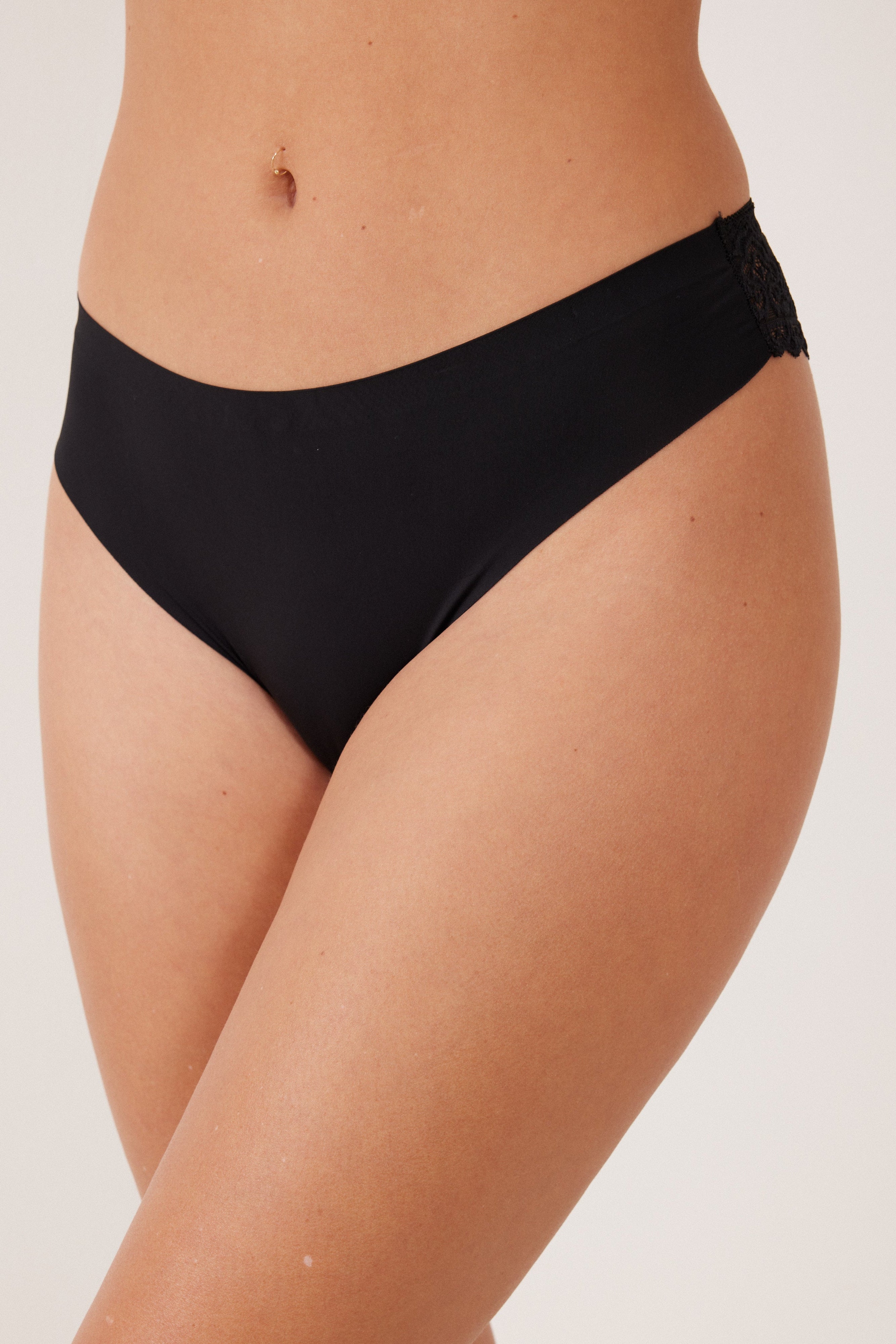 תחתון חוטיני מיקרו ותחרה ROSE