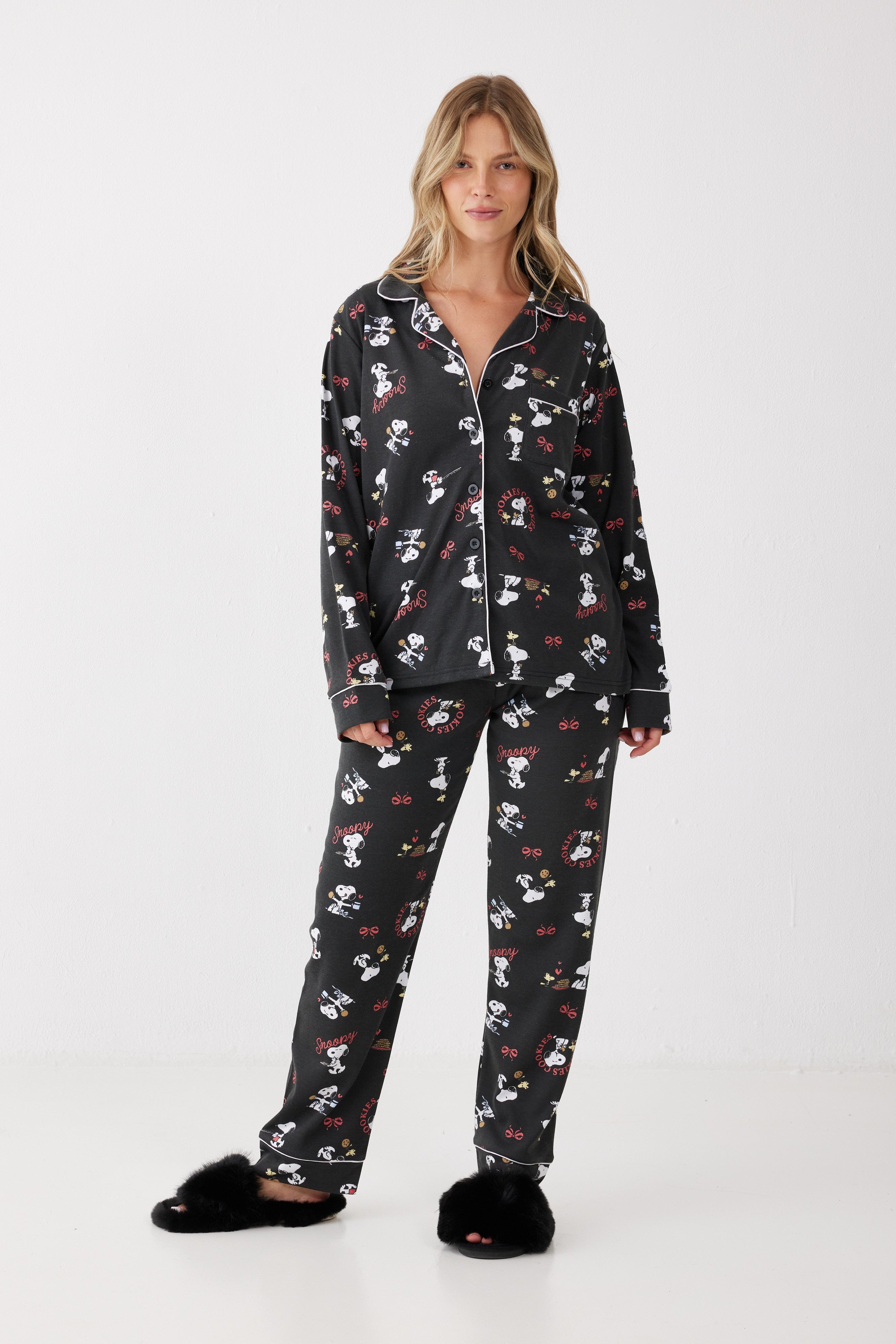 פיג'מה סנופי מכופתרת אינטרלוק
