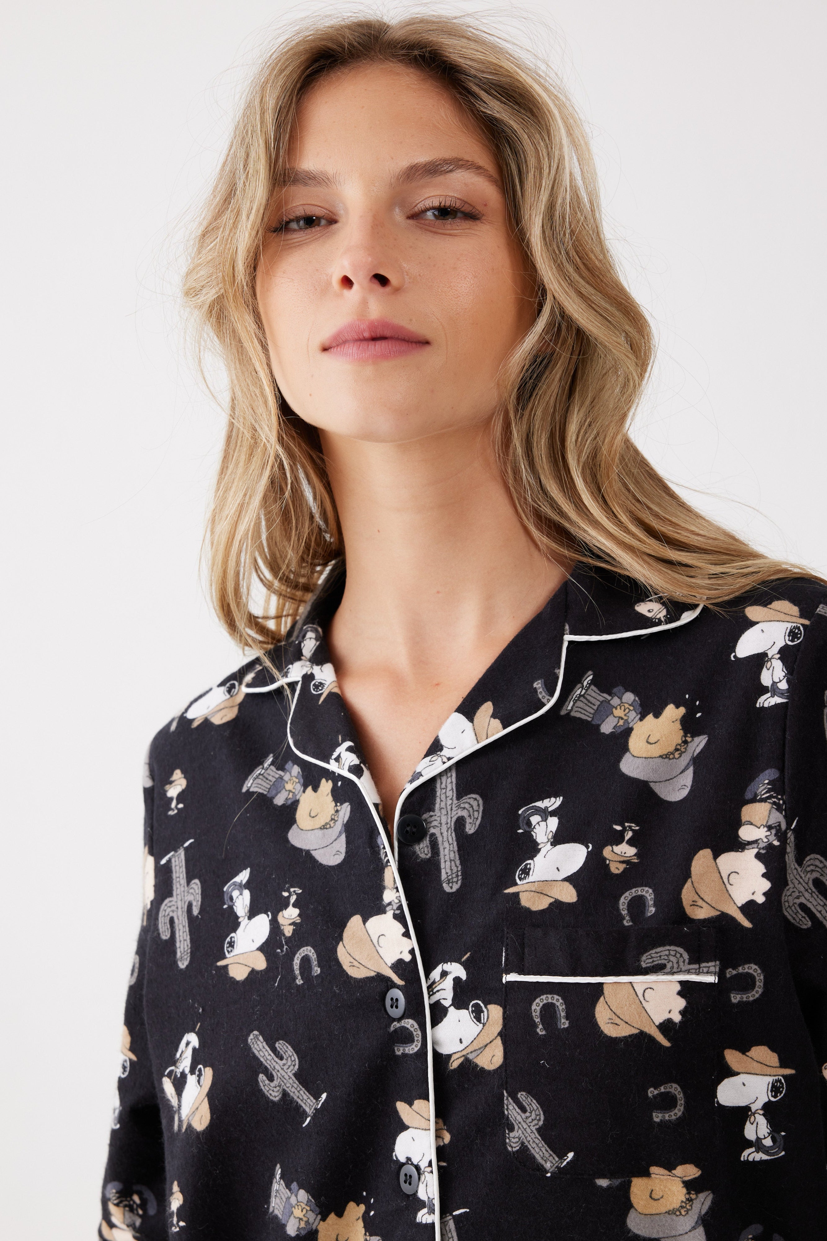 פיג'מה סנופי מכופתרת