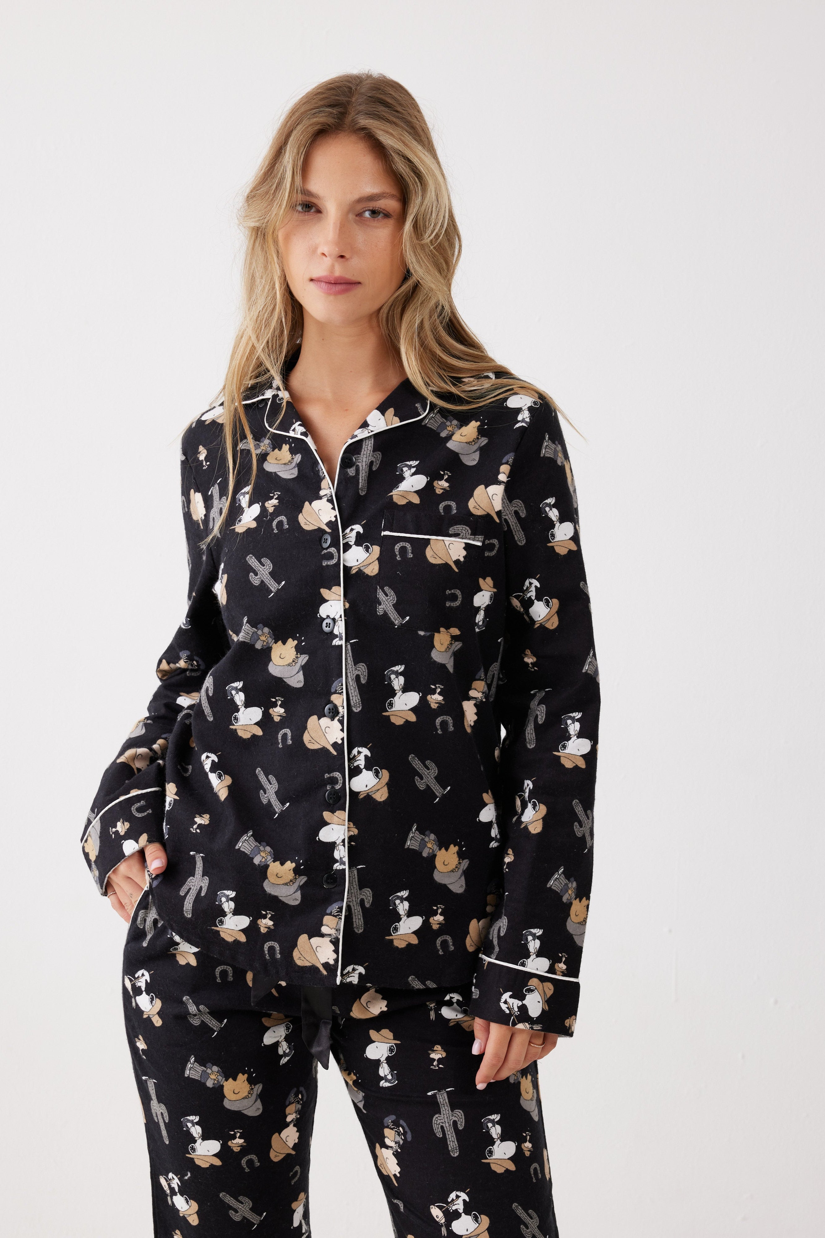 פיג'מה סנופי מכופתרת