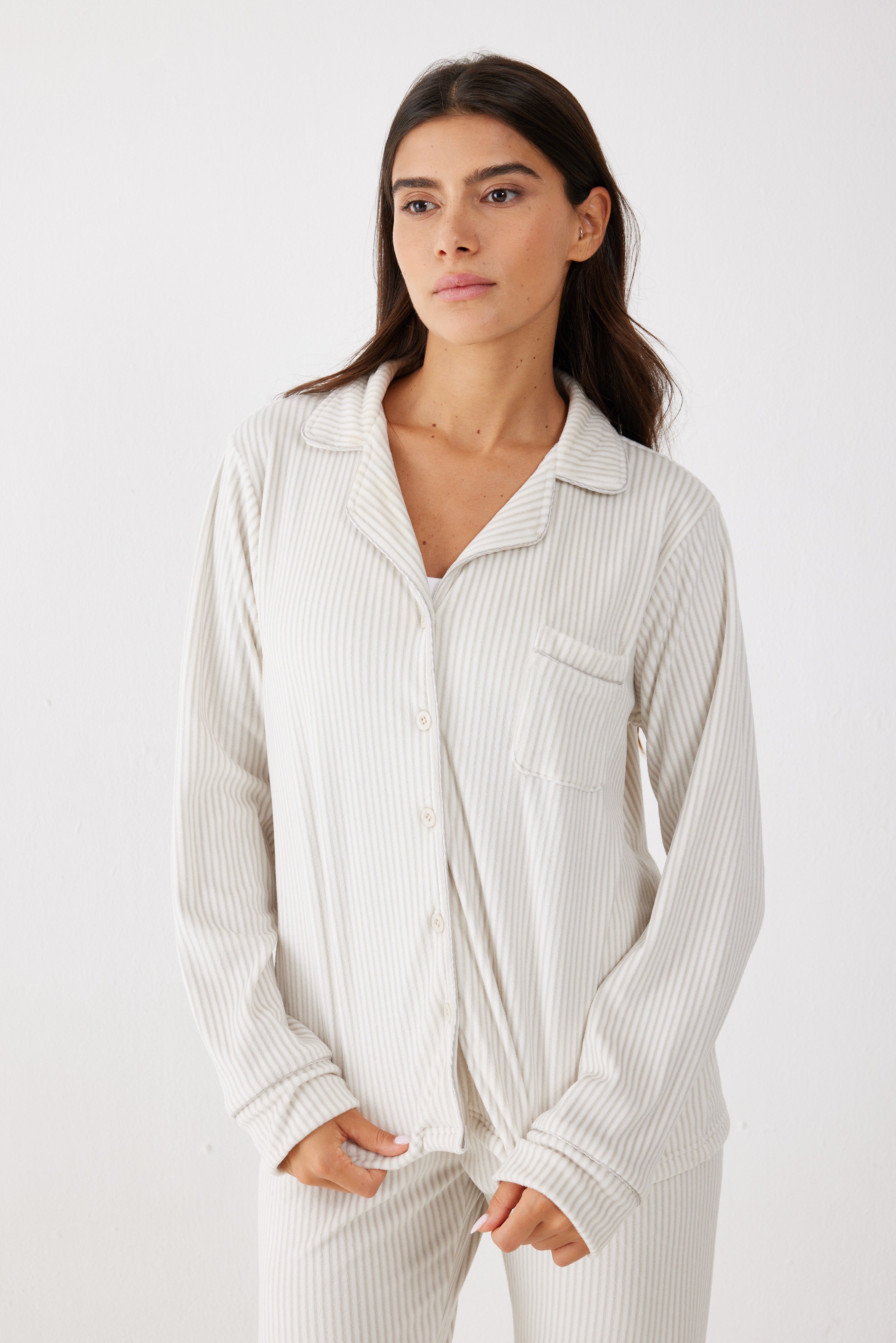 פיג'מה קטיפה מכופתרת פסים