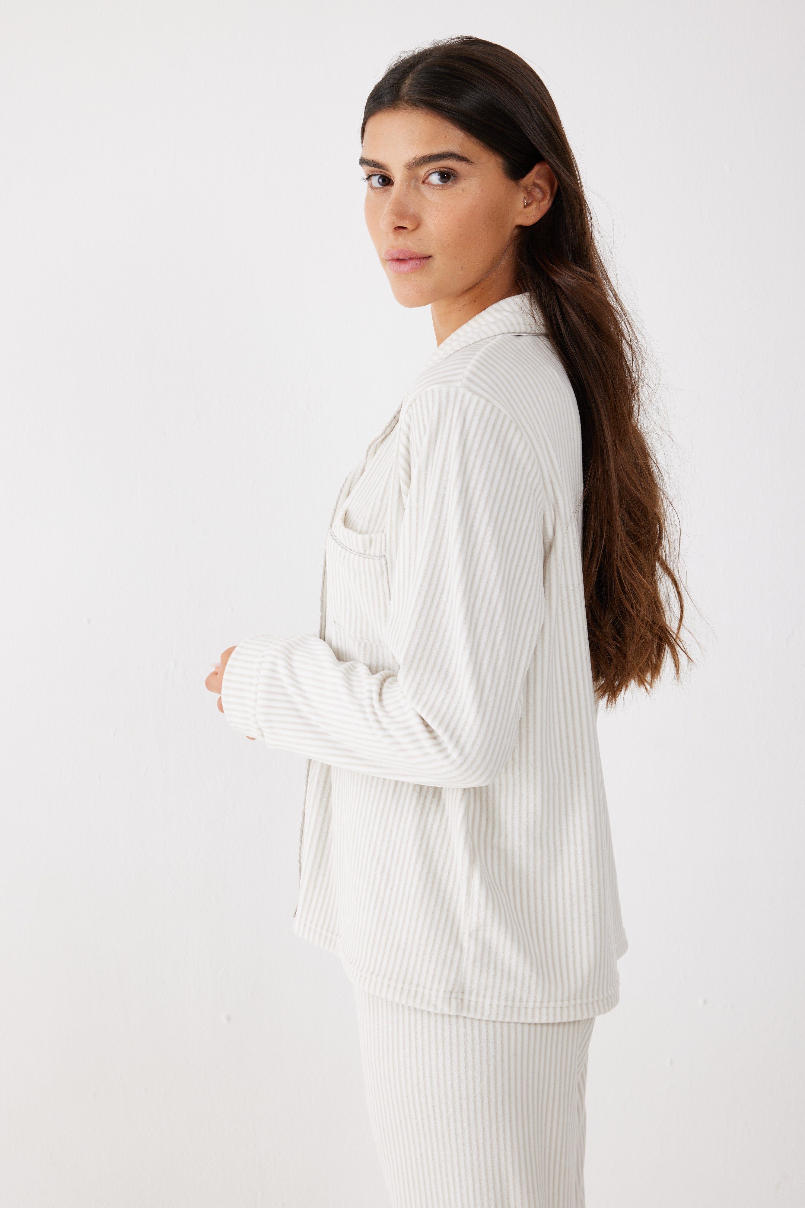 פיג'מה קטיפה מכופתרת פסים