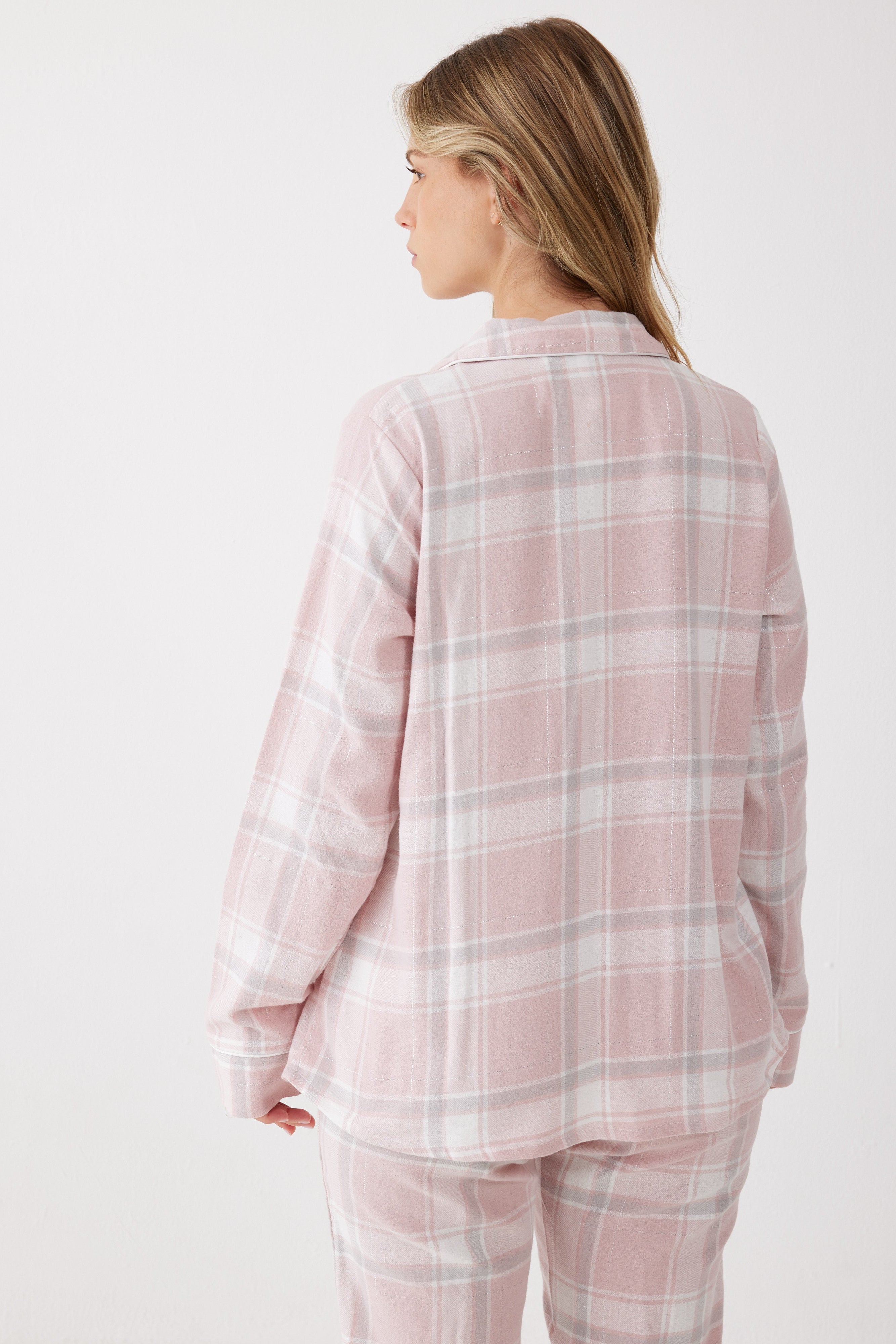 פיג'מת פלנל מכופתרת משבצות