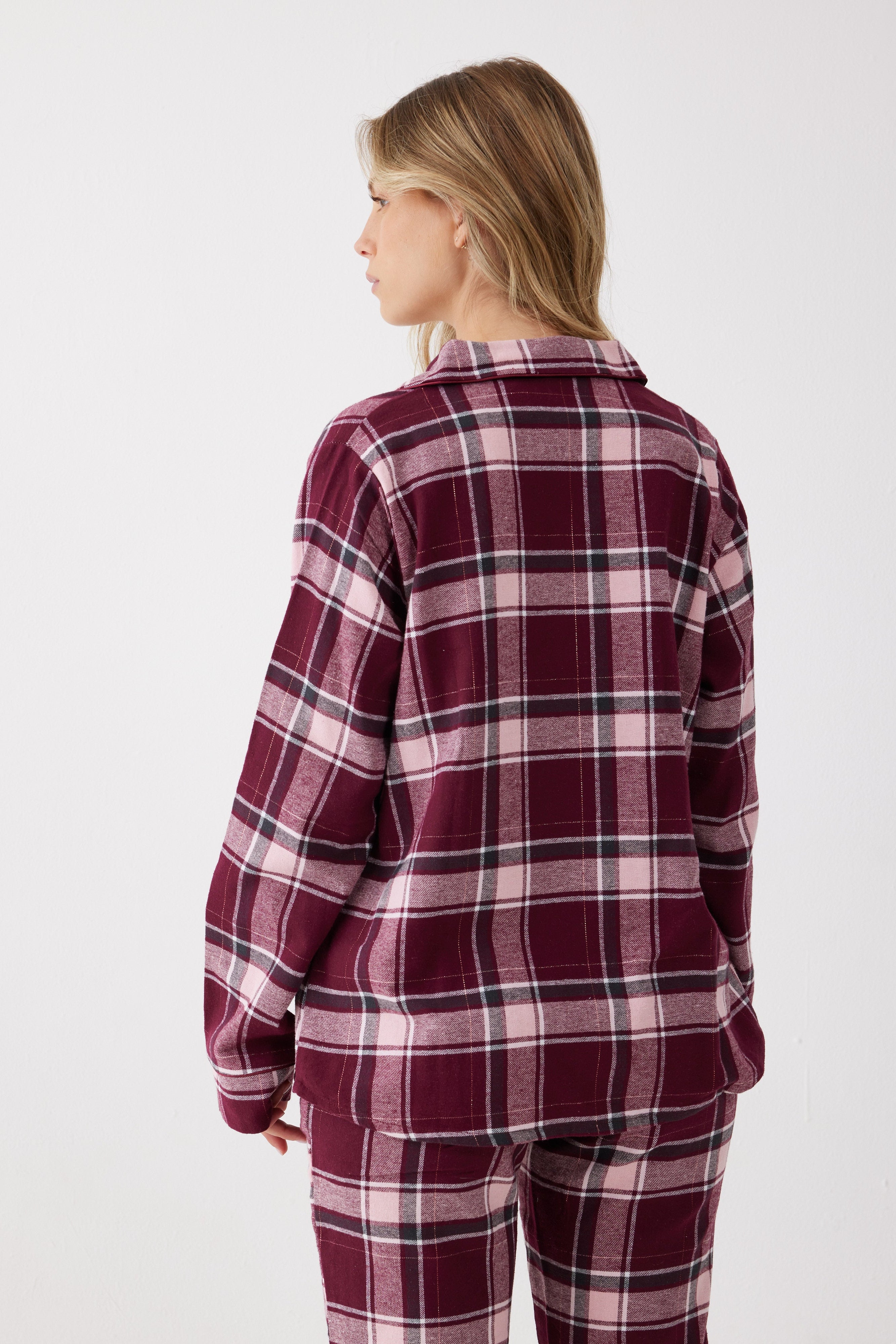 פיג'מת פלנל מכופתרת משבצות