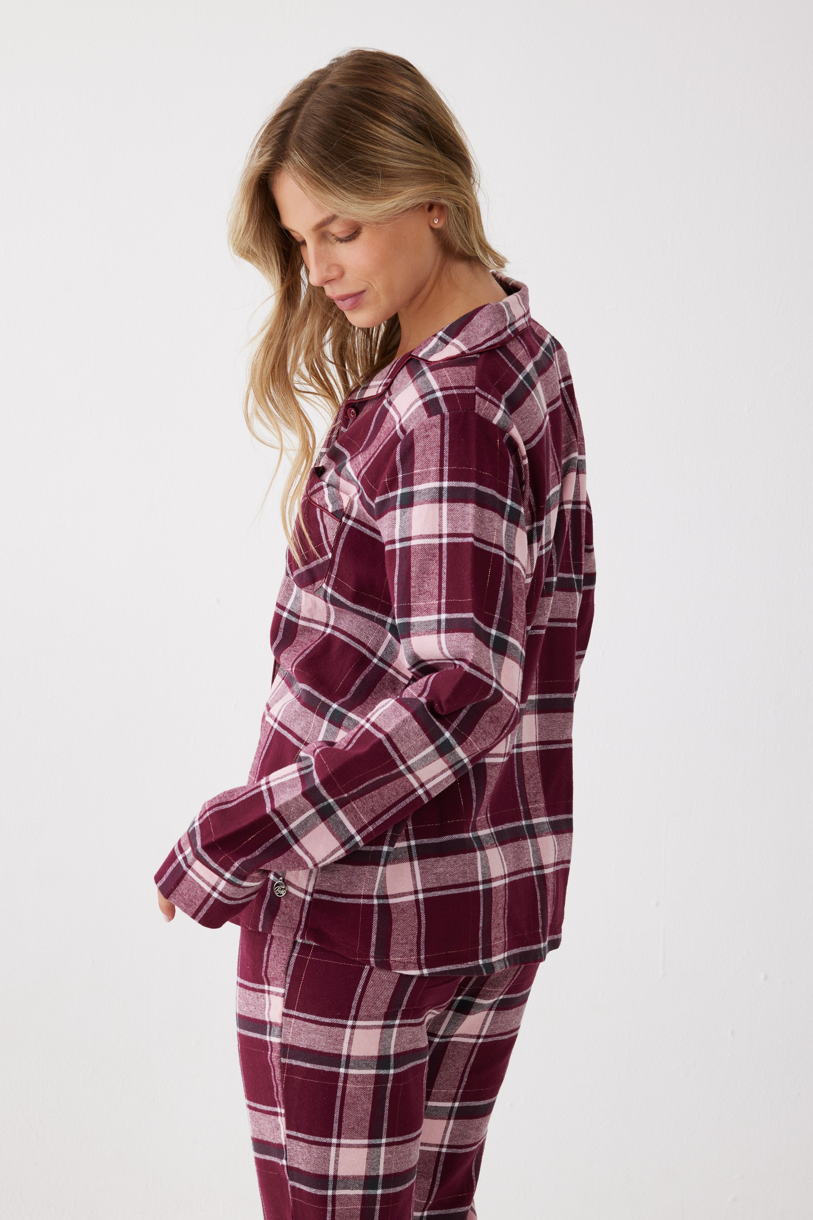 פיג'מת פלנל מכופתרת משבצות