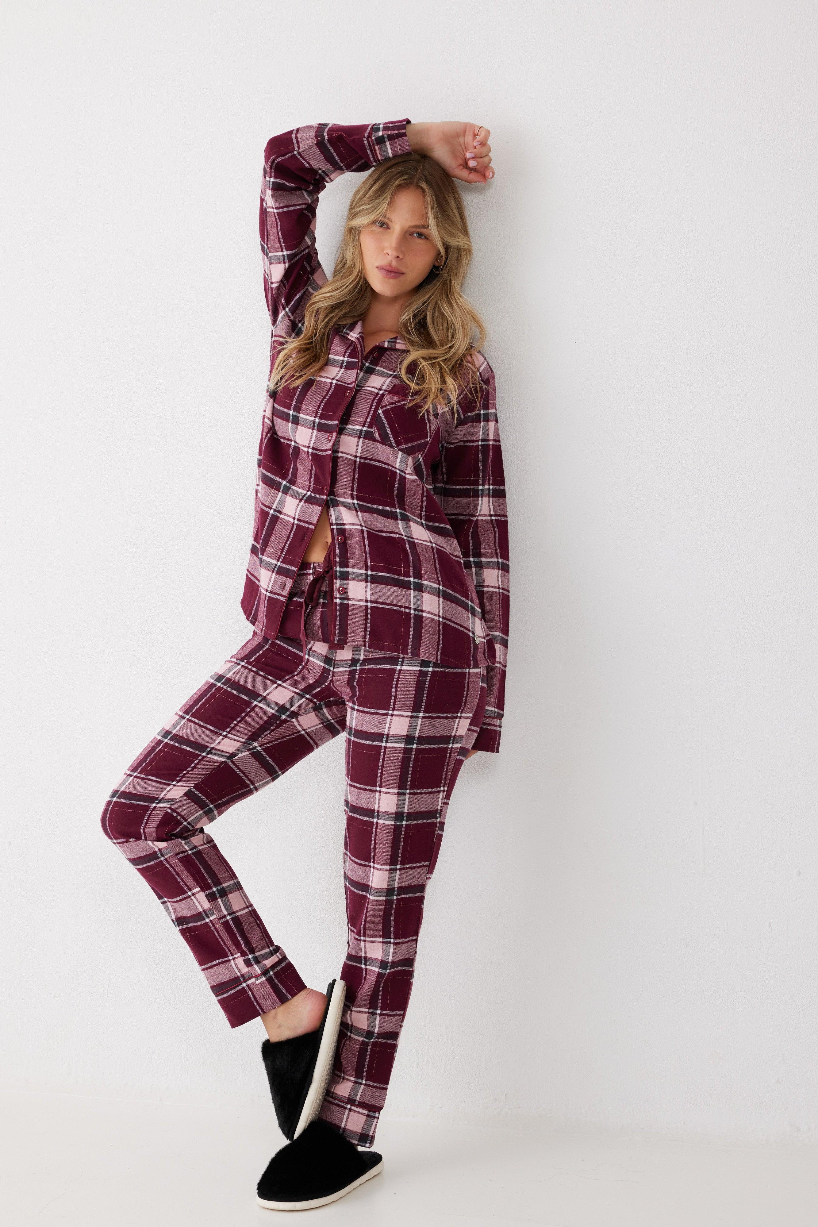 פיג'מת פלנל מכופתרת משבצות