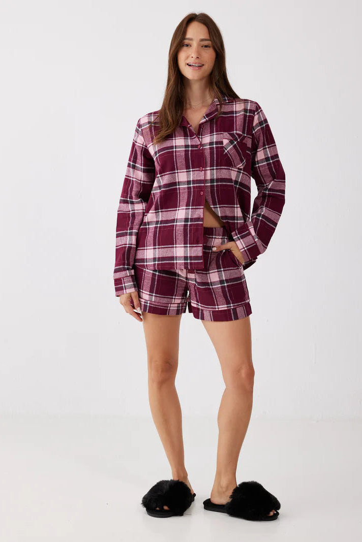 פיג'מת פלנל מכופתרת משבצות מכנס קצר
