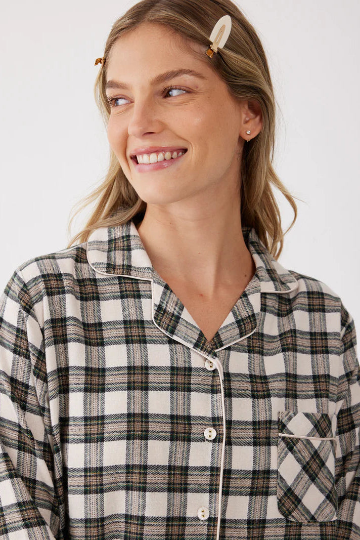 פיג'מת פלנל מכופתרת משבצות מכנס קצר