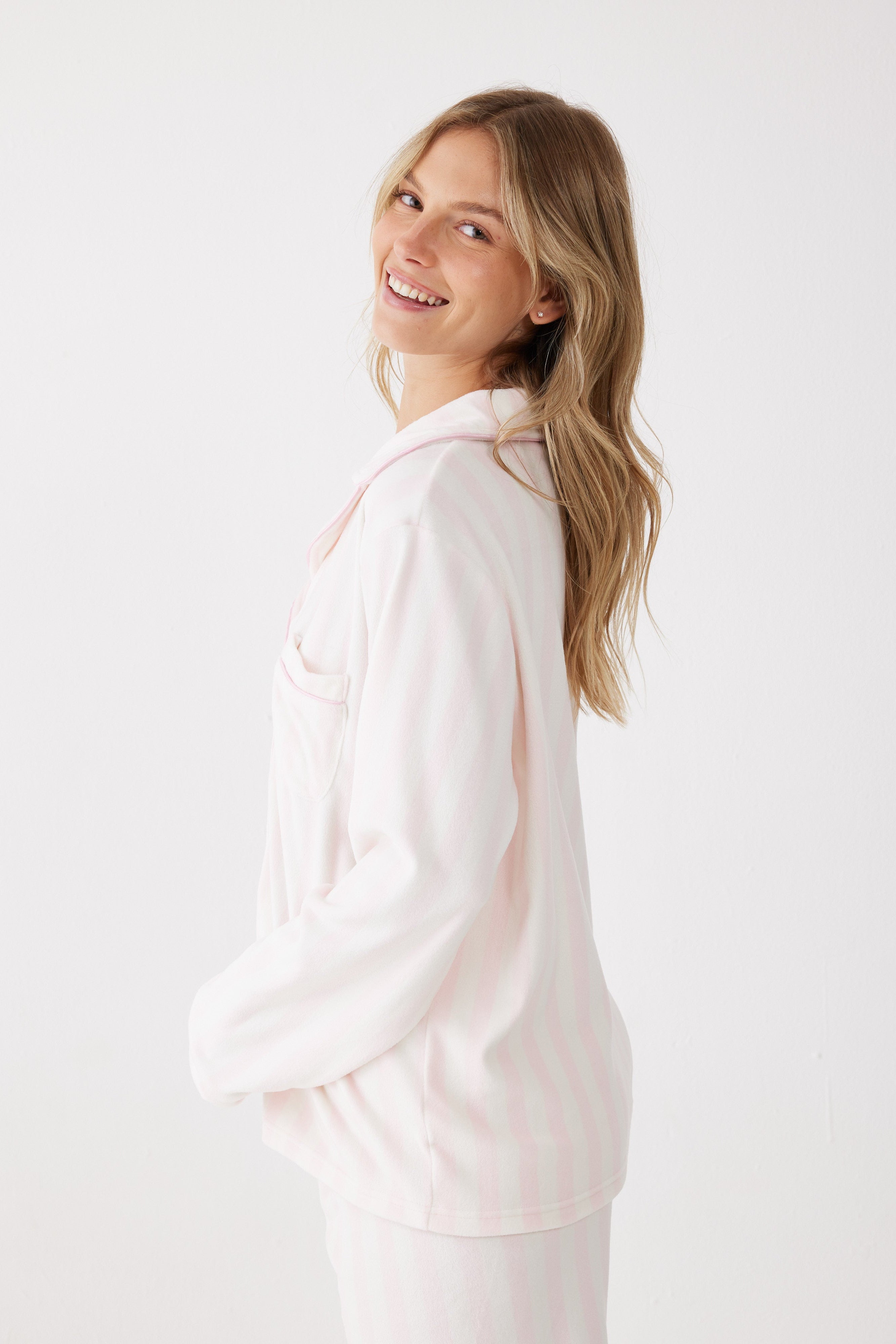 סט פיג'מת קטיפה מכופתרת