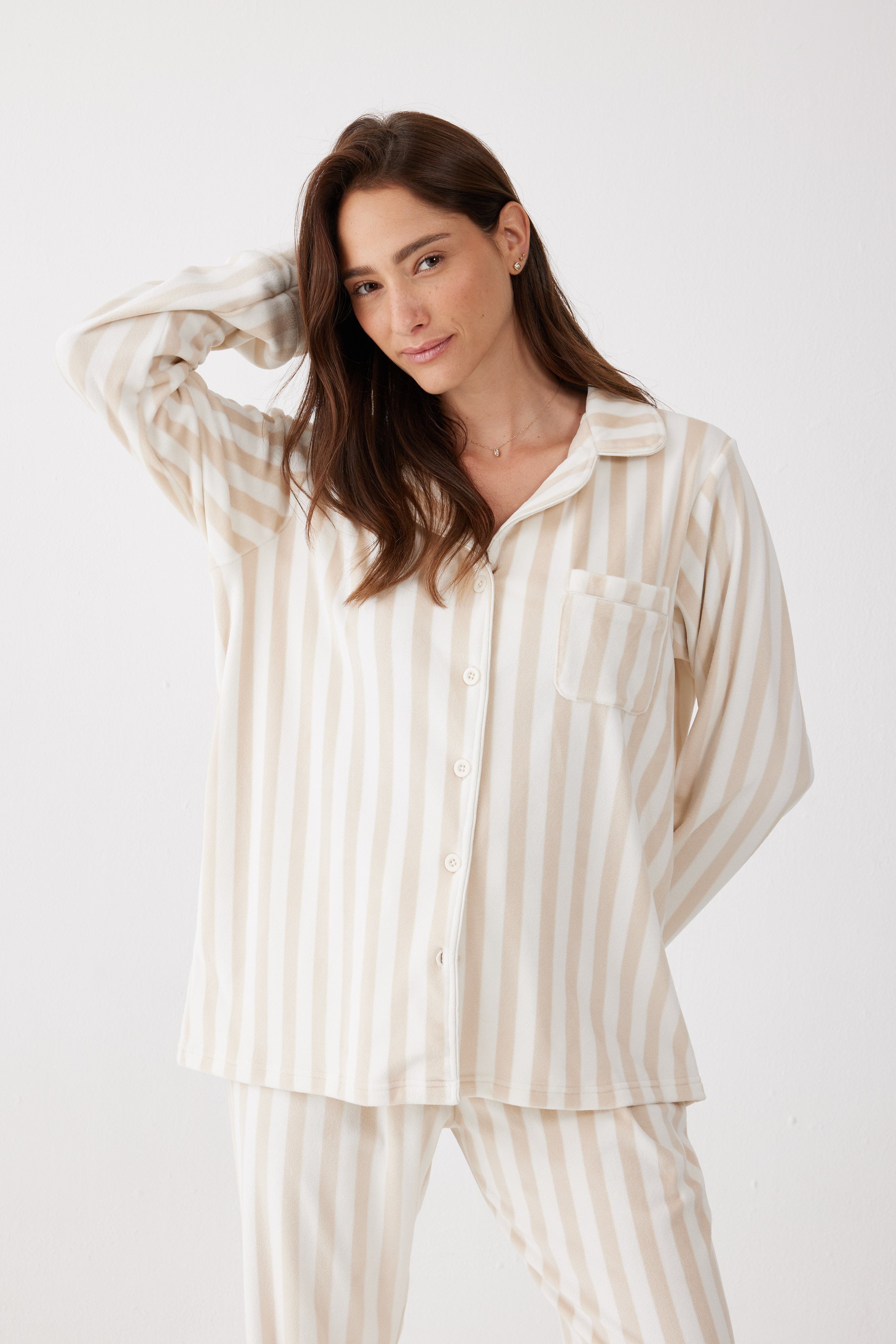 פיג'מת קטיפה מכופתרת