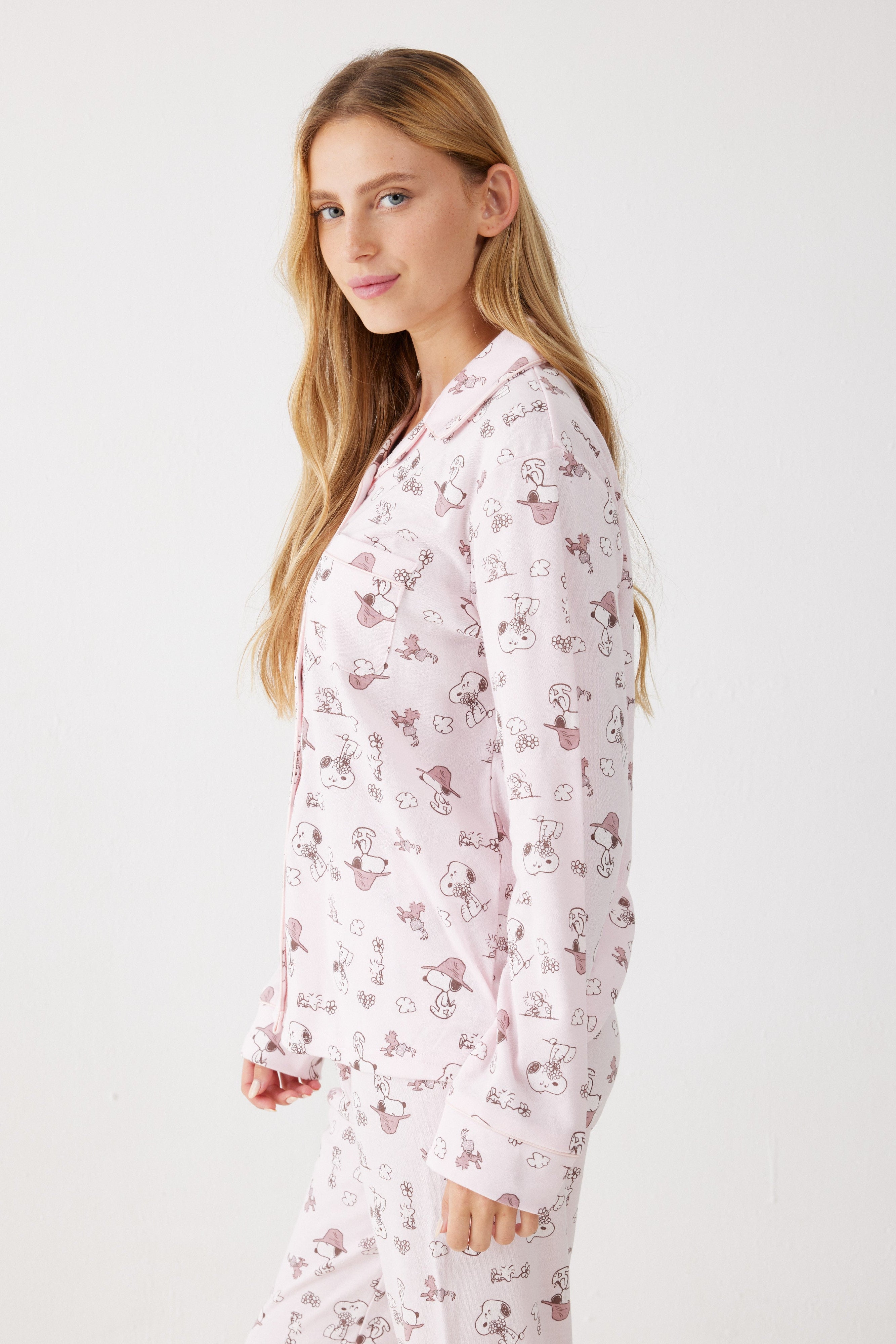 פיג'מה סנופי מכופתרת אינטרלוק
