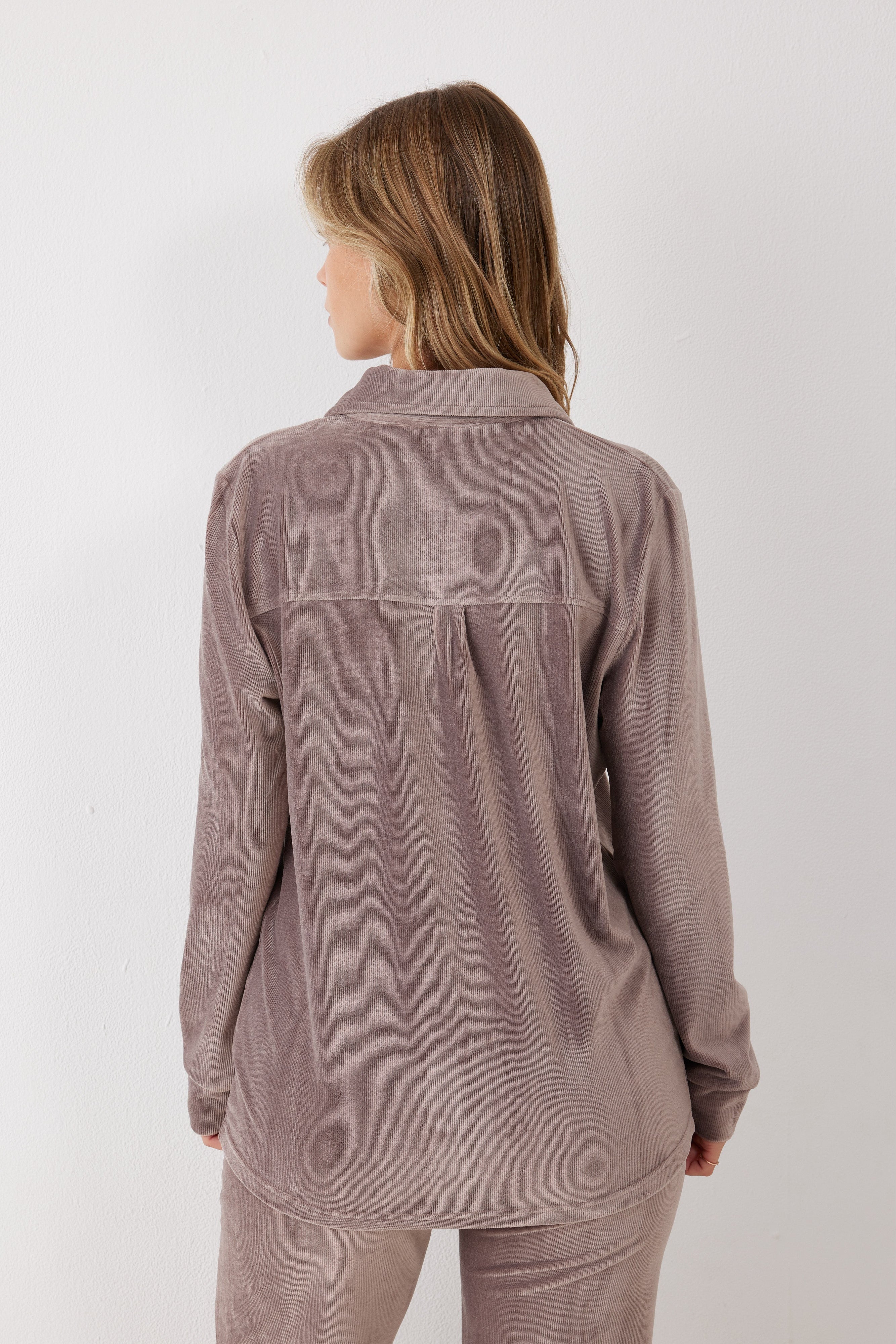 חליפת פנאי מכופתרת פסים קטיפה