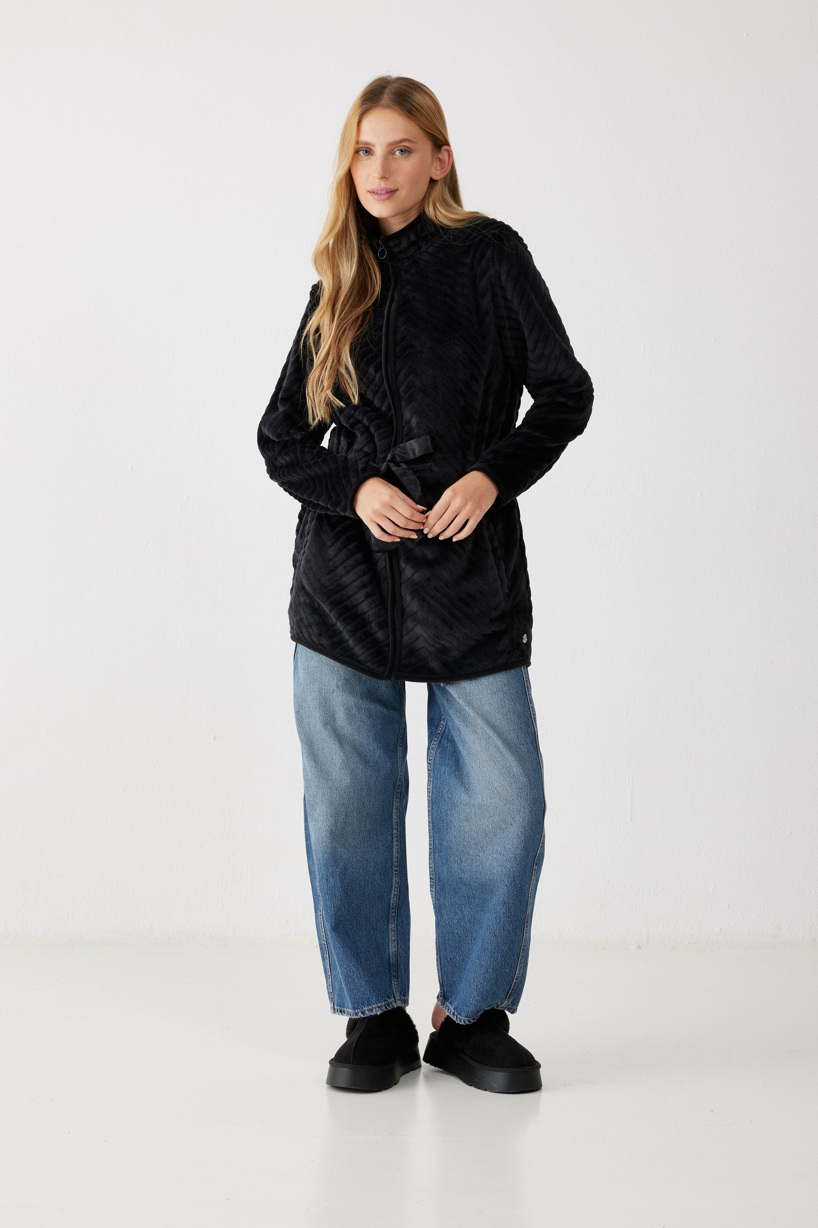 ג'קט פלאפי עם צווארון גבוה