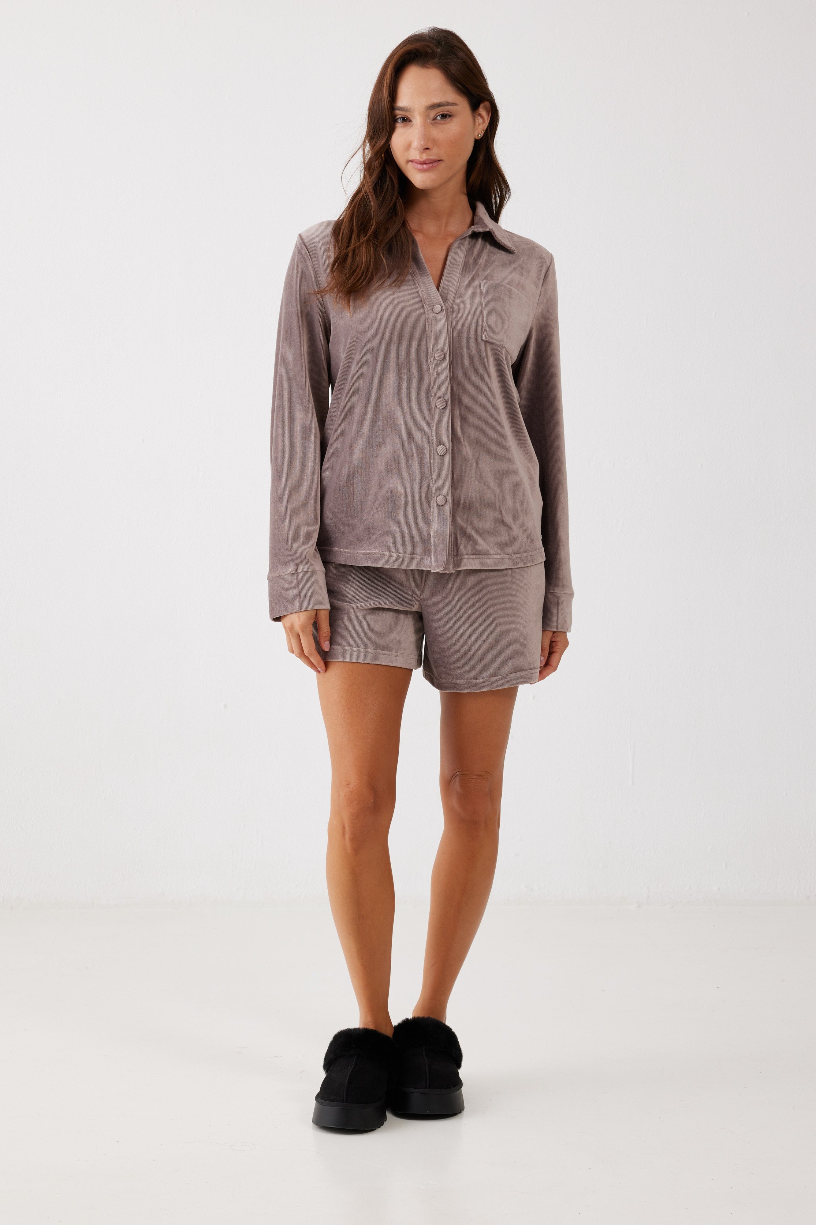 חליפת פנאי מכופתרת מכנסיים קצרים פסים קטיפה