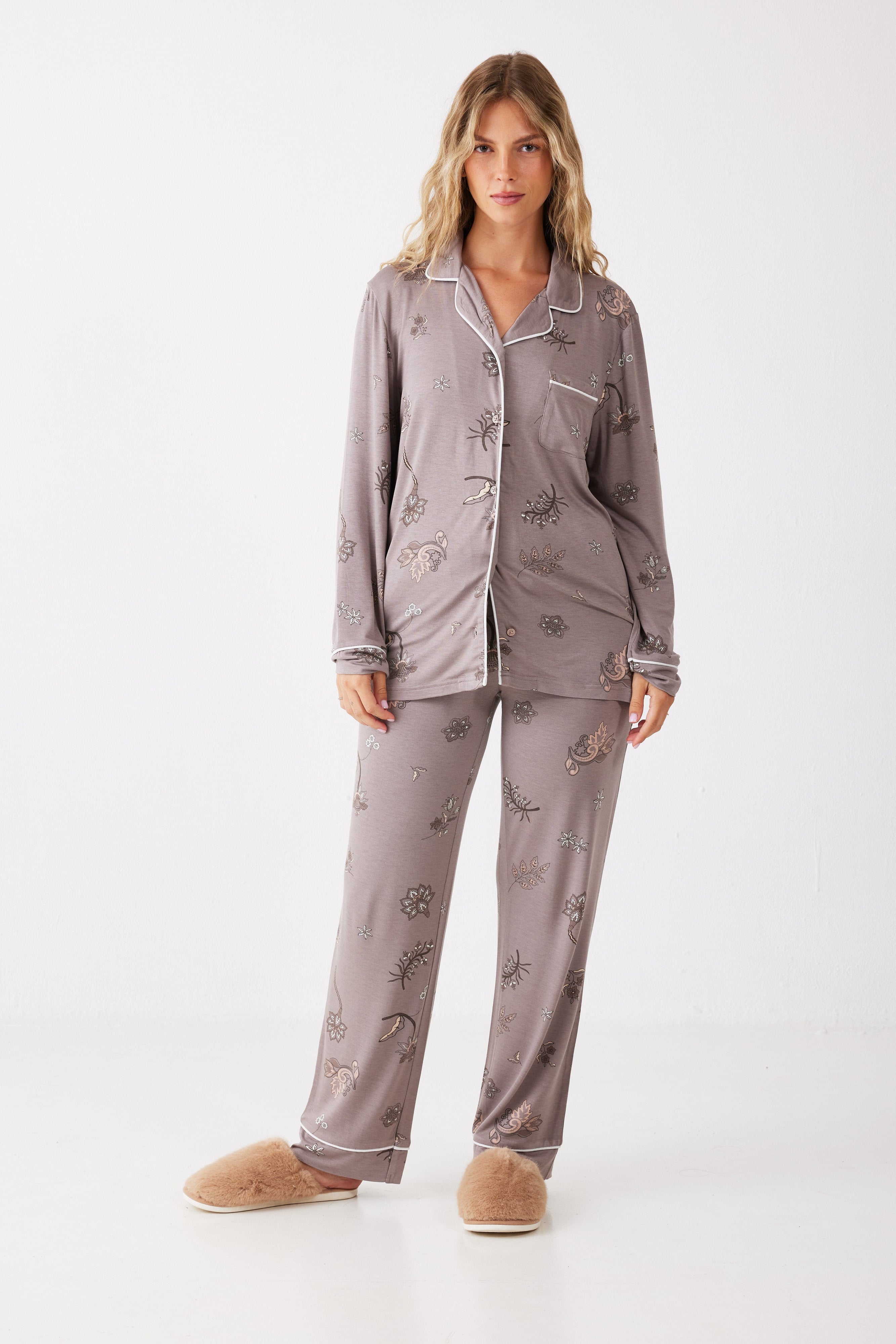 פיג'מה פרחונית מכופתרת ויסקוזה