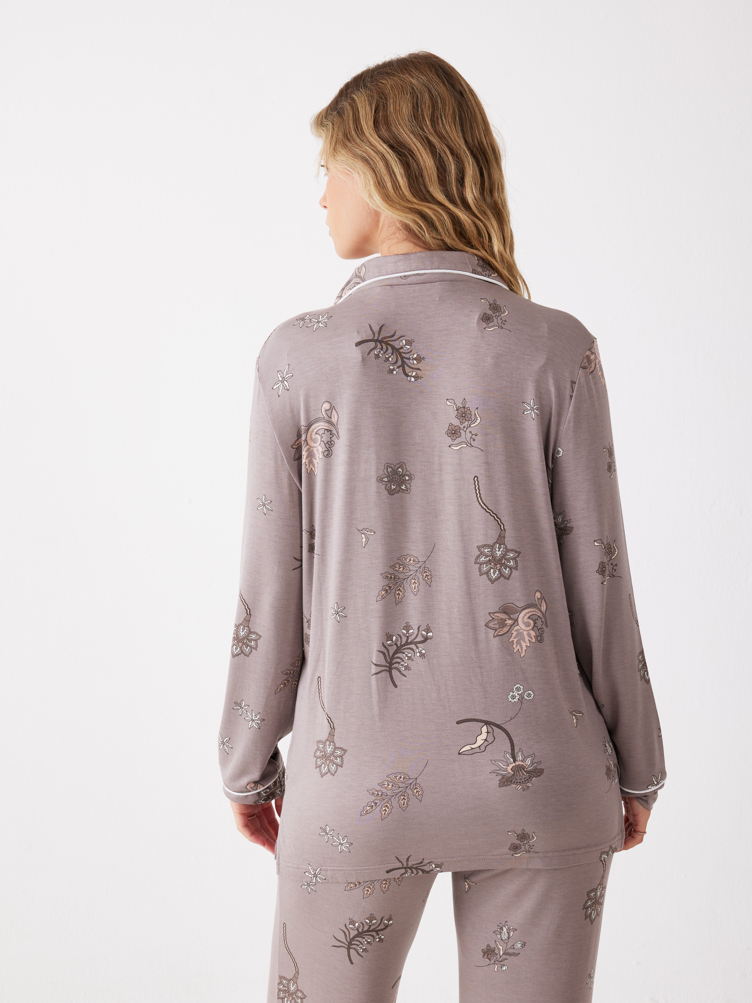 פיג'מה פרחונית מכופתרת ויסקוזה