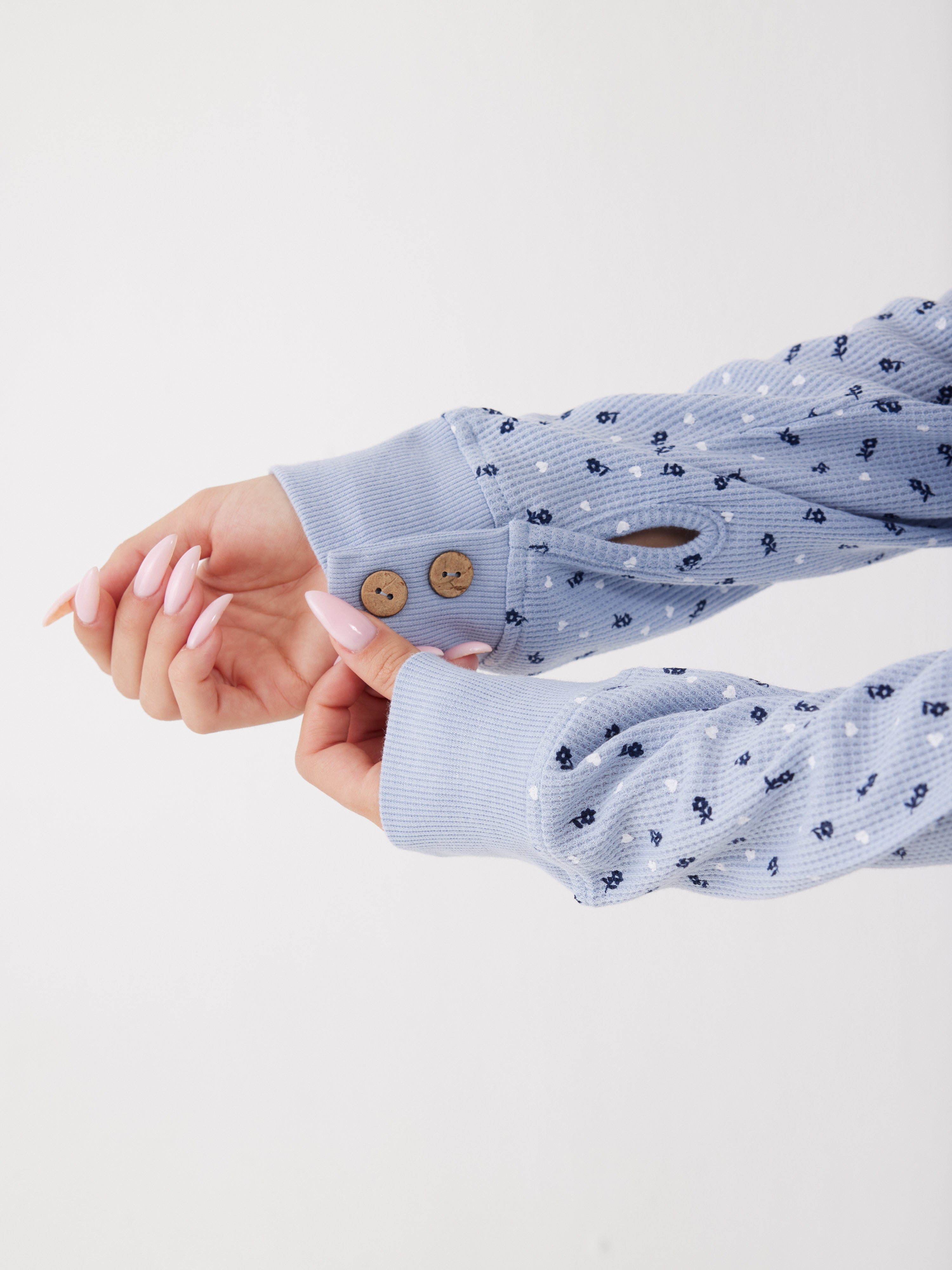 פיג'מה מכופתרת פרחים וואפל