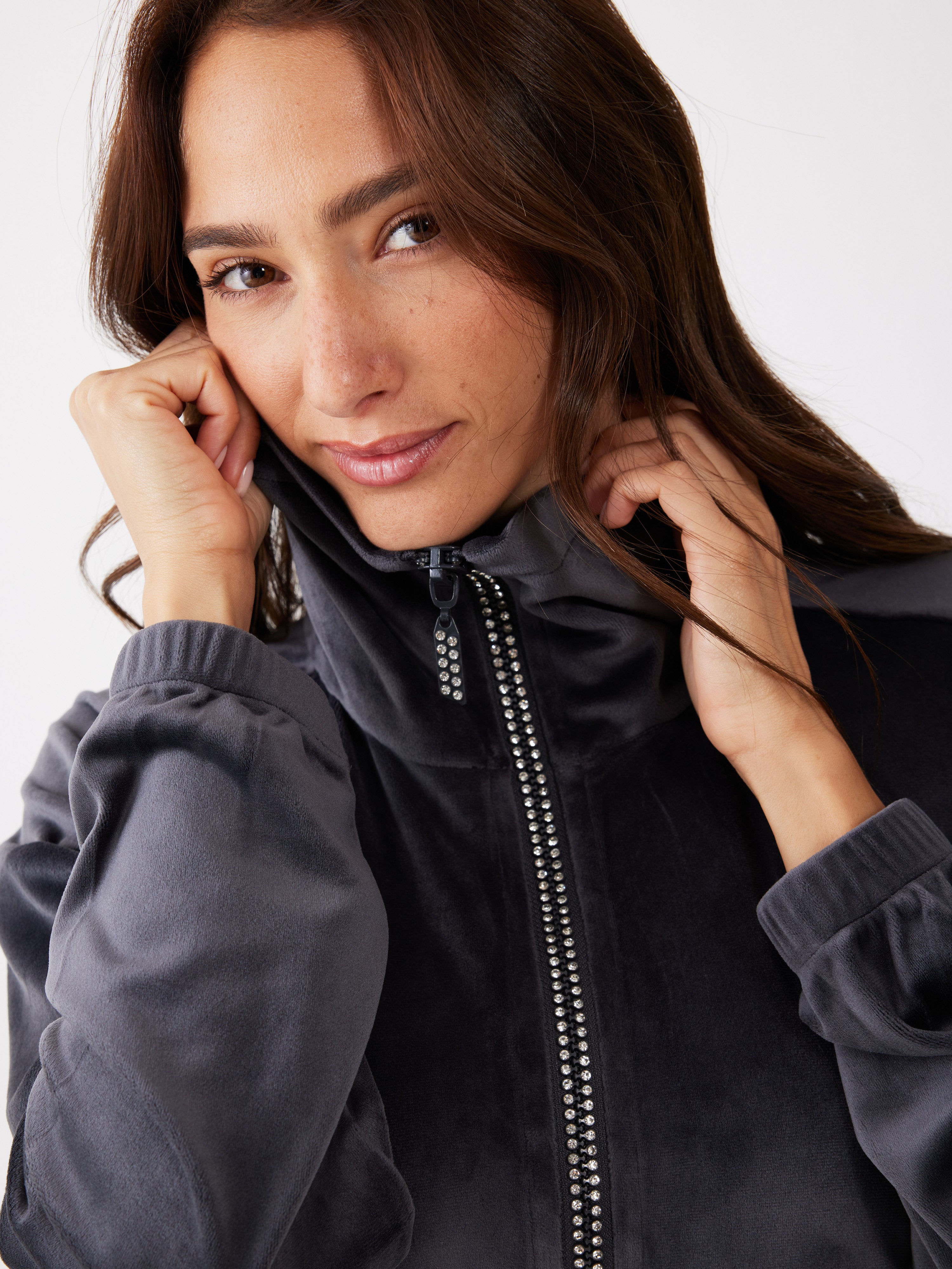 חליפת רוכסן יהלומים קטיפה