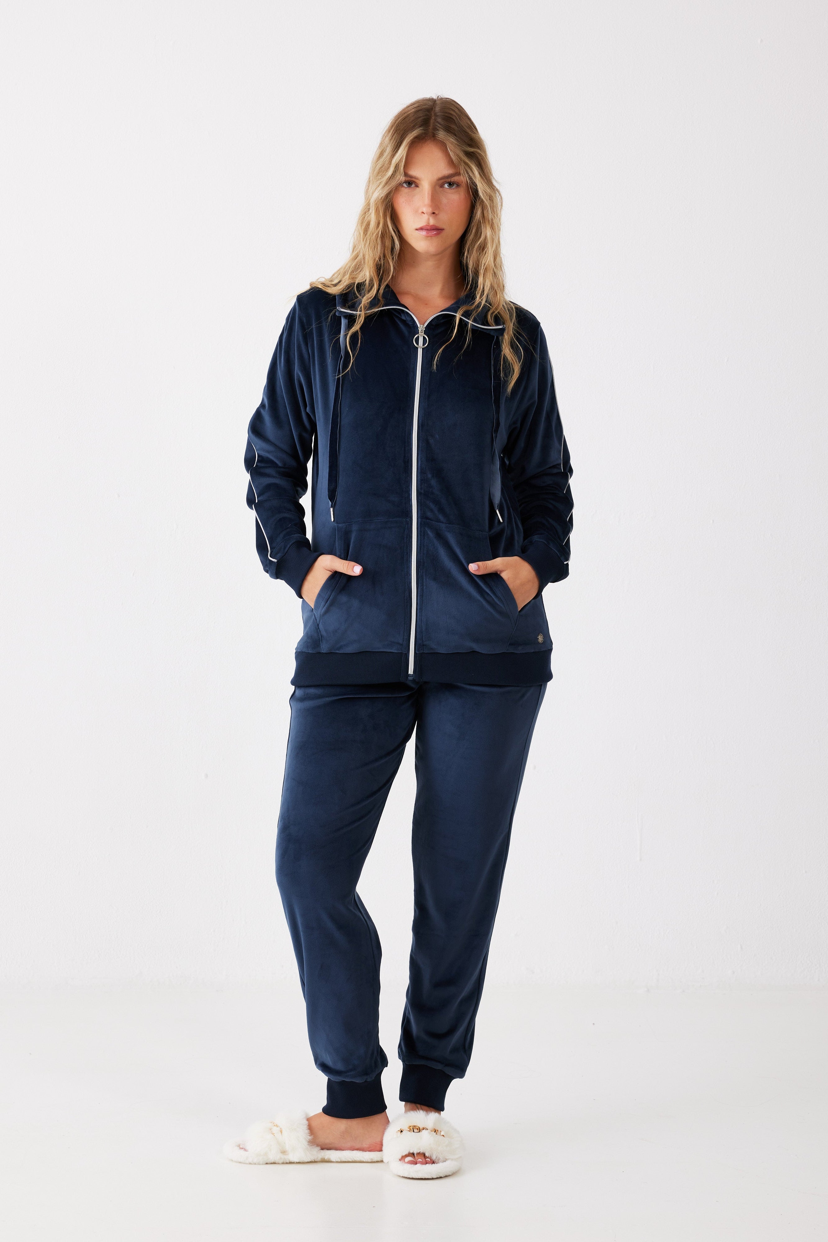 חליפת רוכסן פייפינג קטיפה