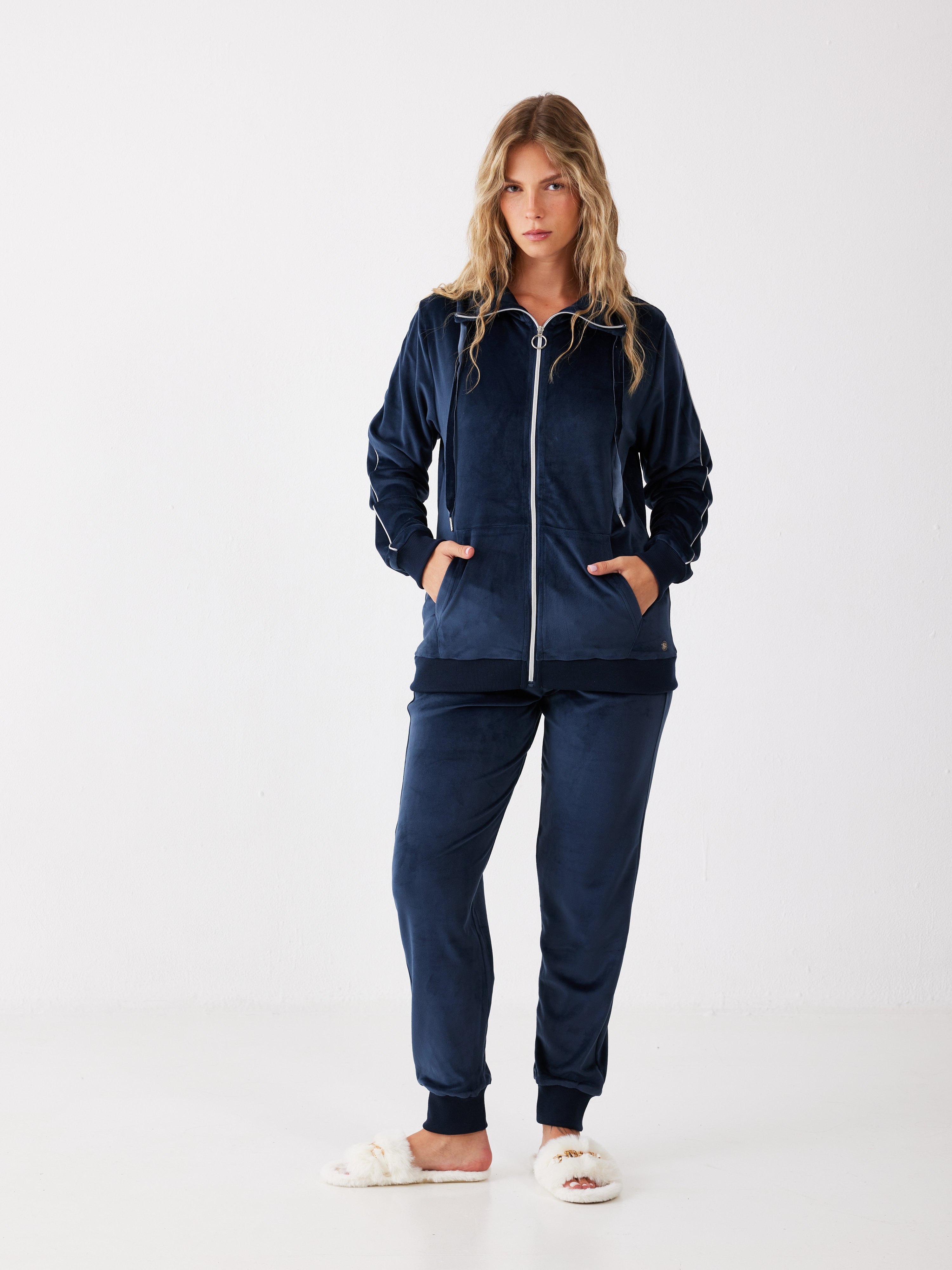 חליפת רוכסן פייפינג קטיפה