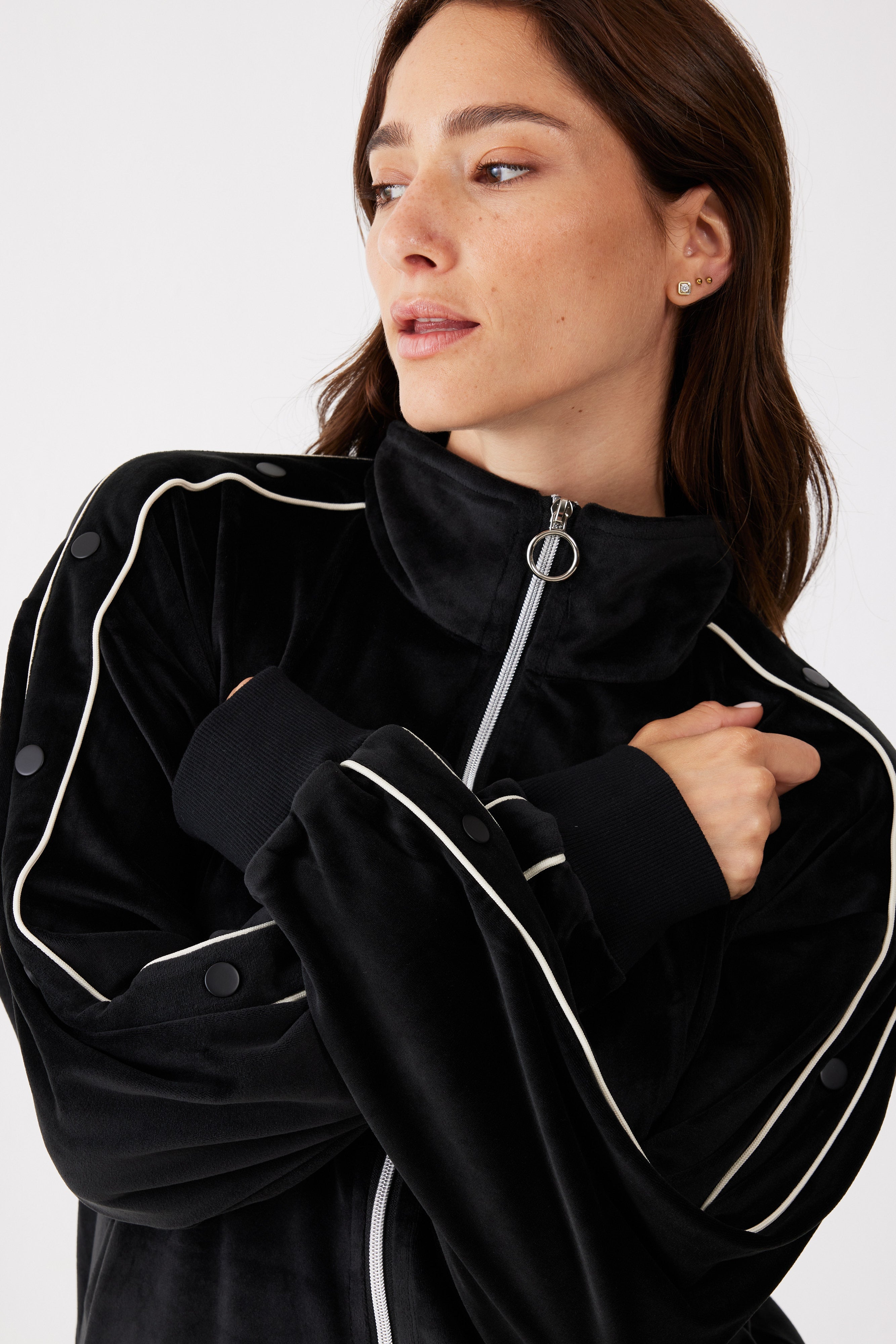 חליפת רוכסן ניטים קטיפה