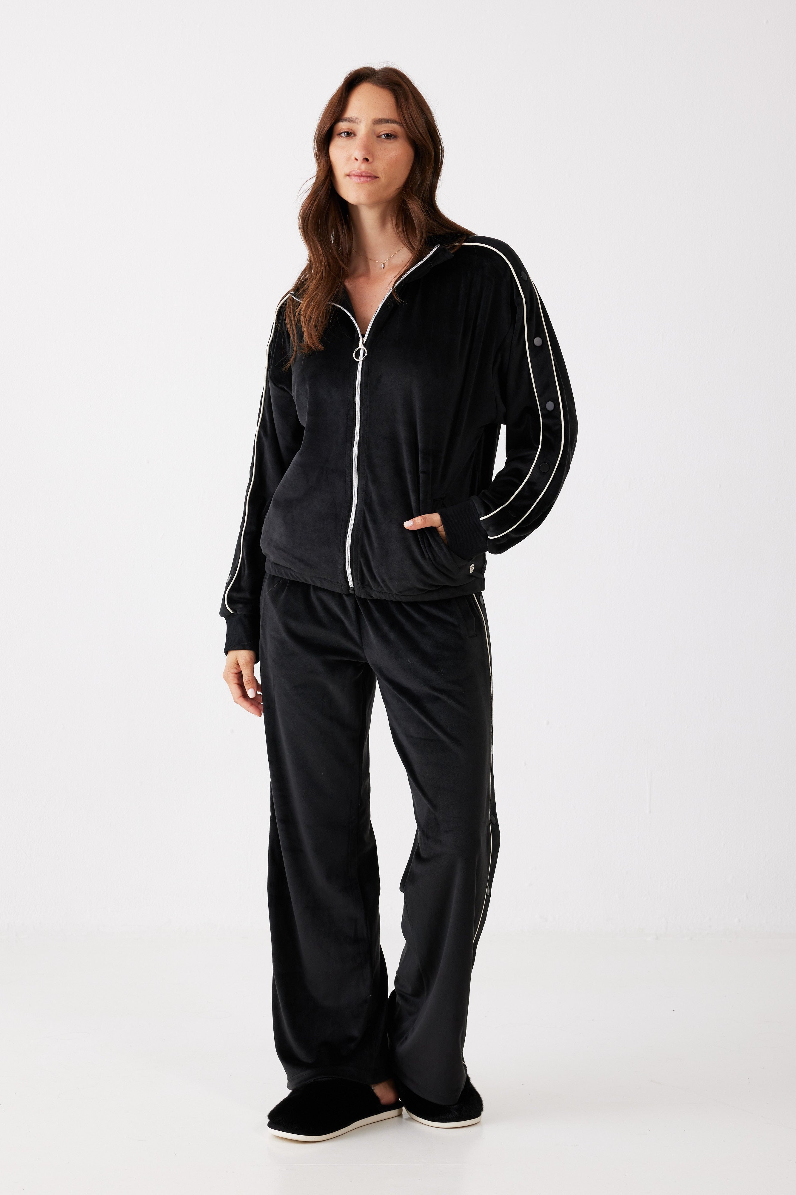 חליפת רוכסן ניטים קטיפה