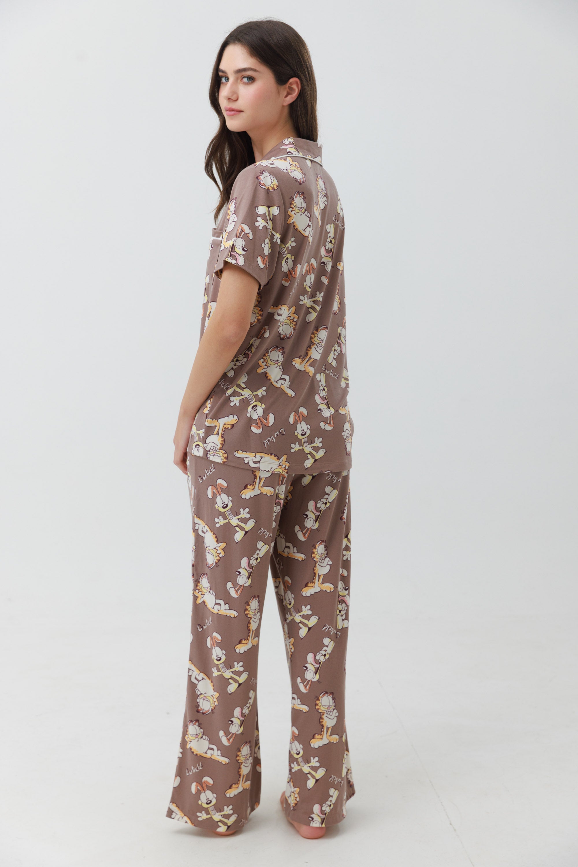 Yummy Print – פיג'מת גרפילד לנשים מכופתרת מכנס ארוך