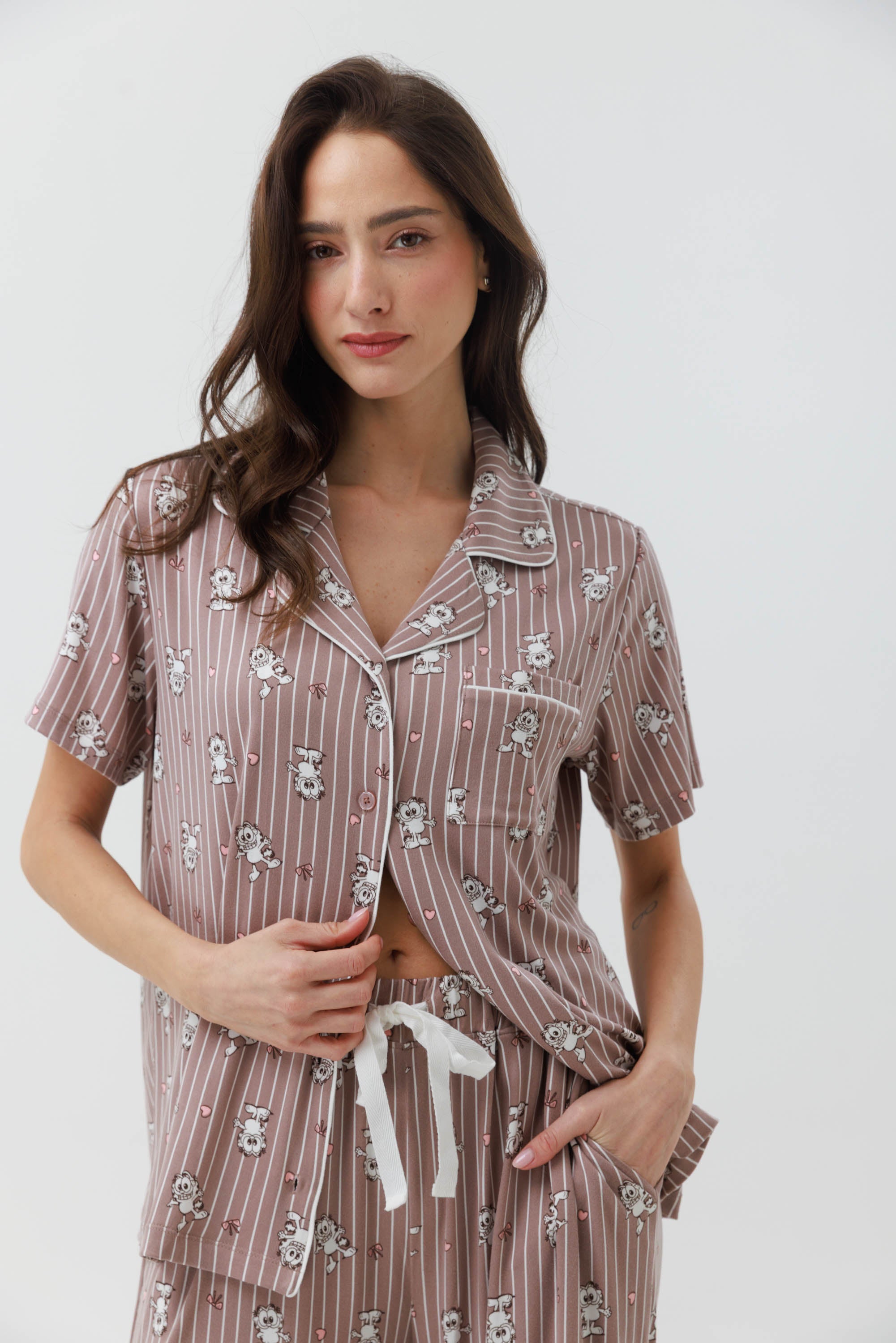 Yummy Print – פיג'מת גרפילד לנשים מכופתרת מכנס ארוך