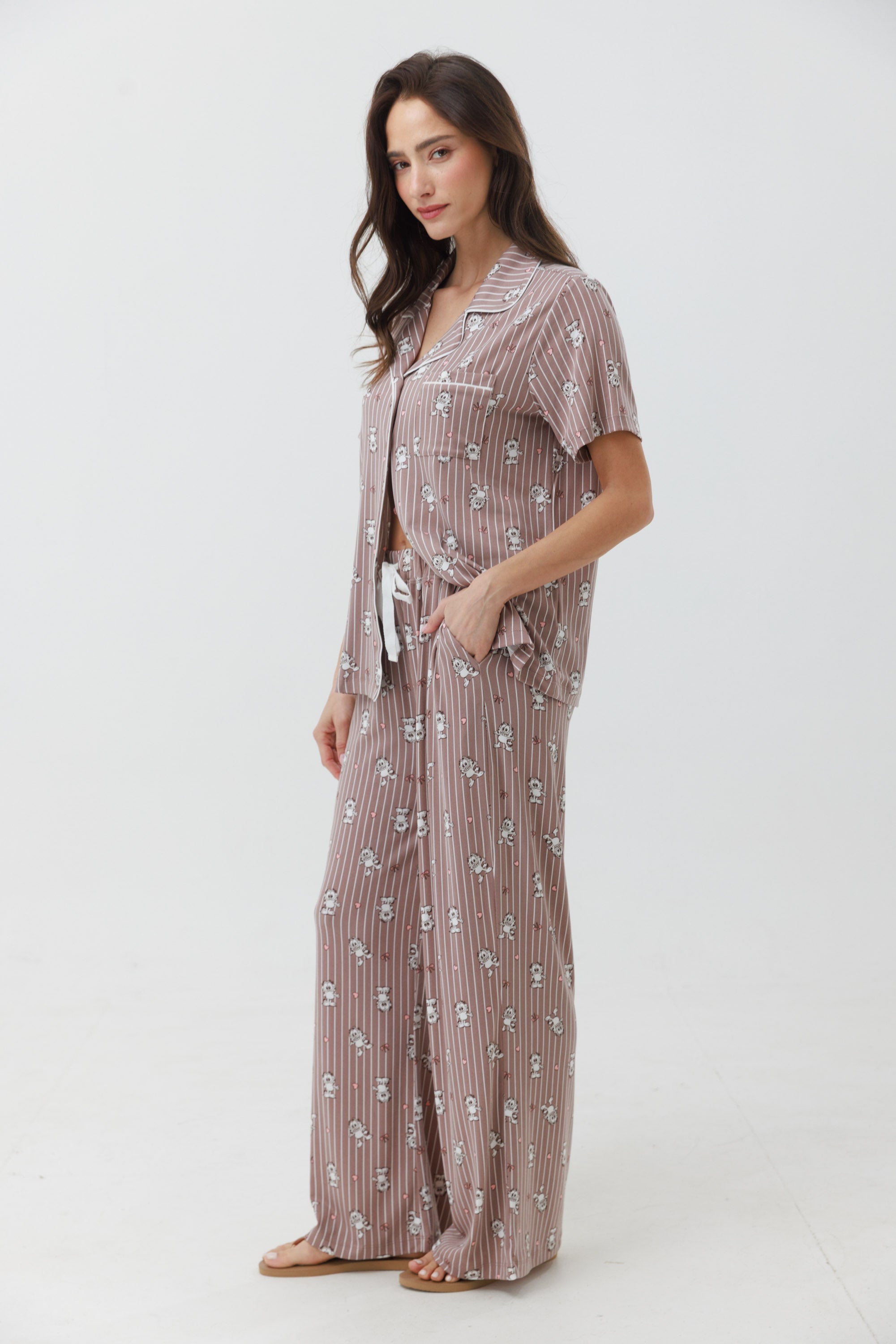 Yummy Print – פיג'מת גרפילד לנשים מכופתרת מכנס ארוך